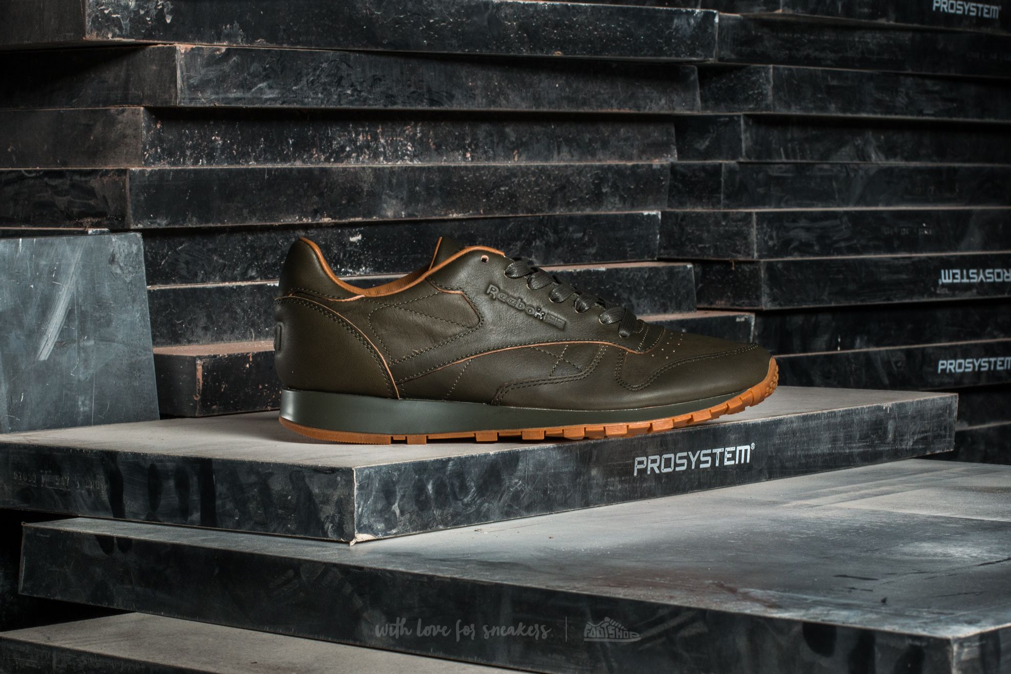 Детски маратонки и обувки Reebok Classics Leather Kendrick Junior Olive Night/ Gum