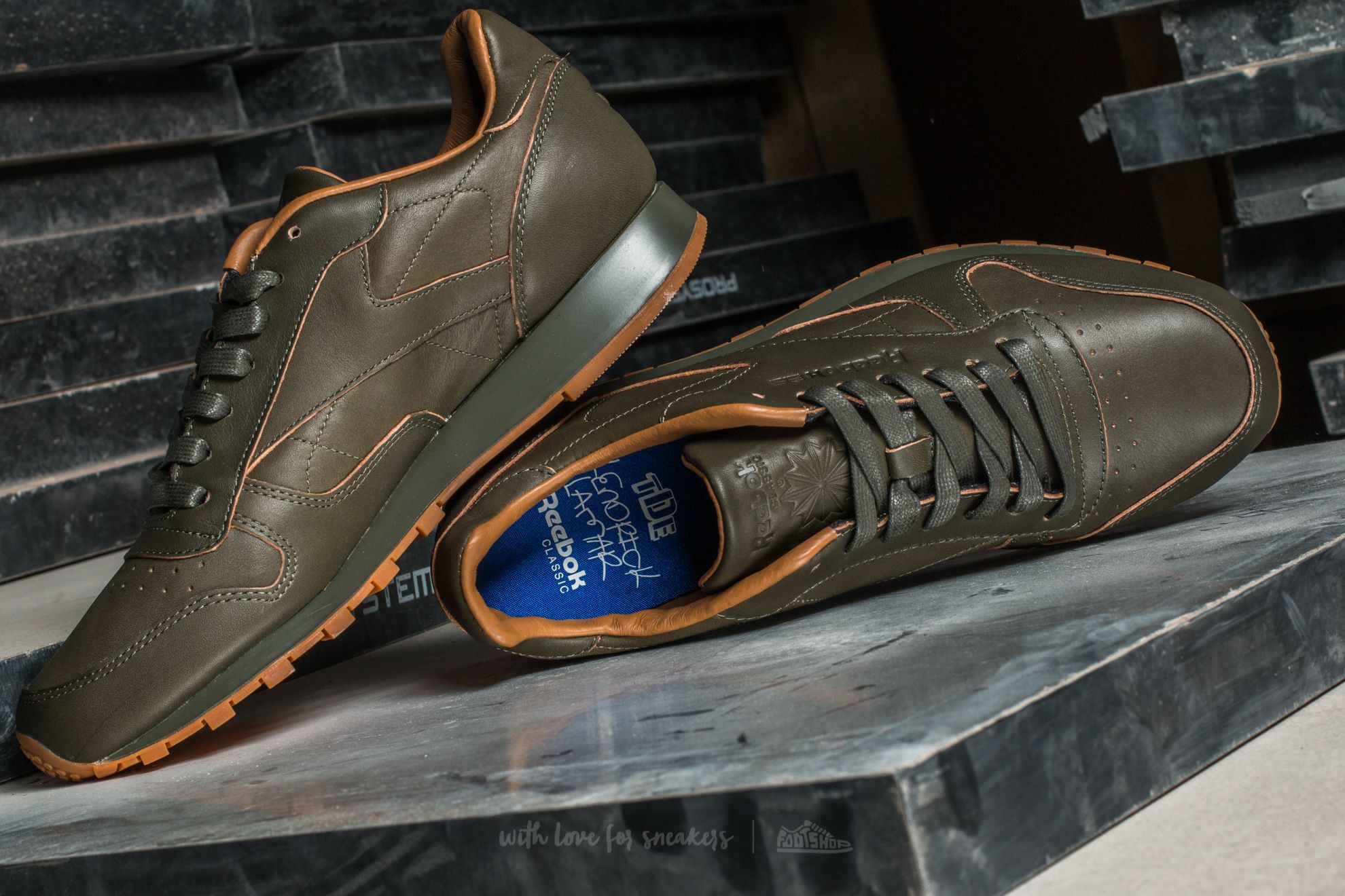 Детски маратонки и обувки Reebok Classics Leather Kendrick Junior Olive Night/ Gum