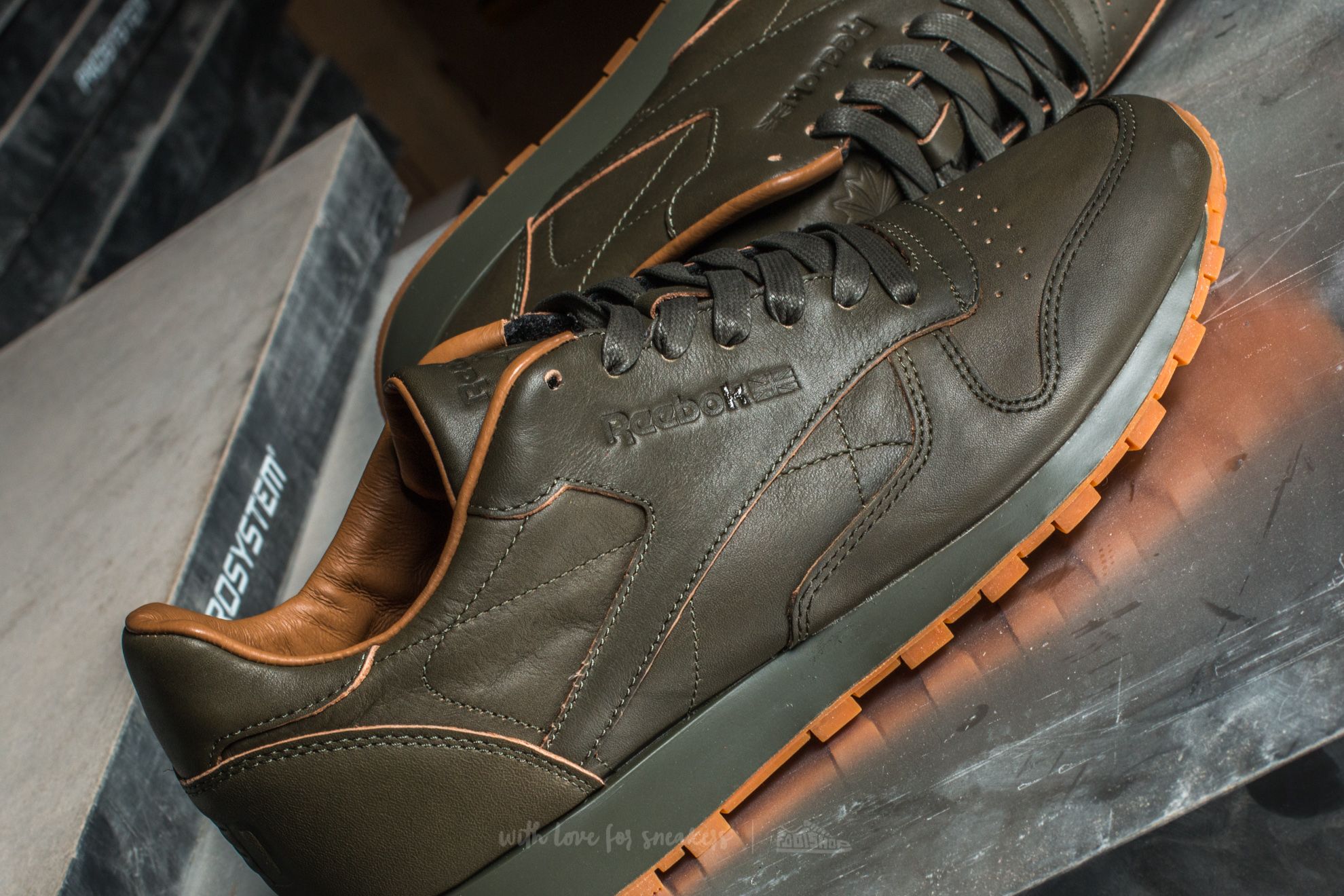 Детски маратонки и обувки Reebok Classics Leather Kendrick Junior Olive Night/ Gum
