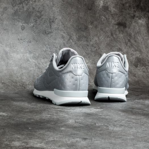Nike internationalist metallic hotsell