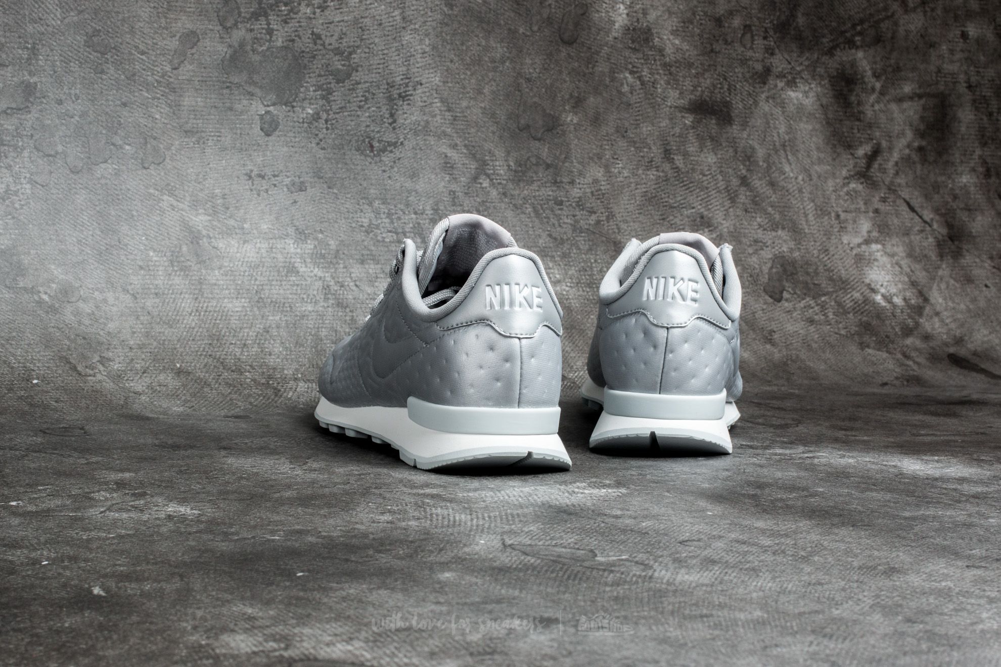 Naisten kengät Nike W Internationalist Jacquard Winter Metallic Silver/ Matte Silver