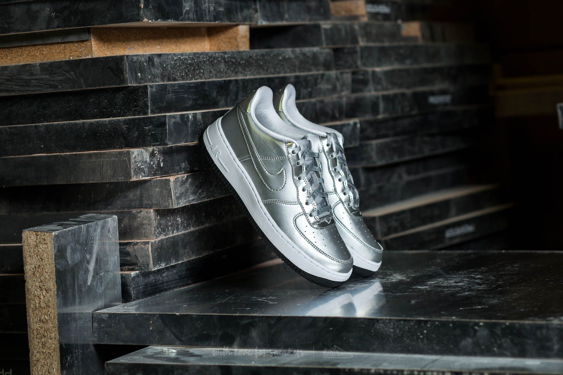 Women s shoes Nike Air Force 1 SE GS Metallic Silver Footshop