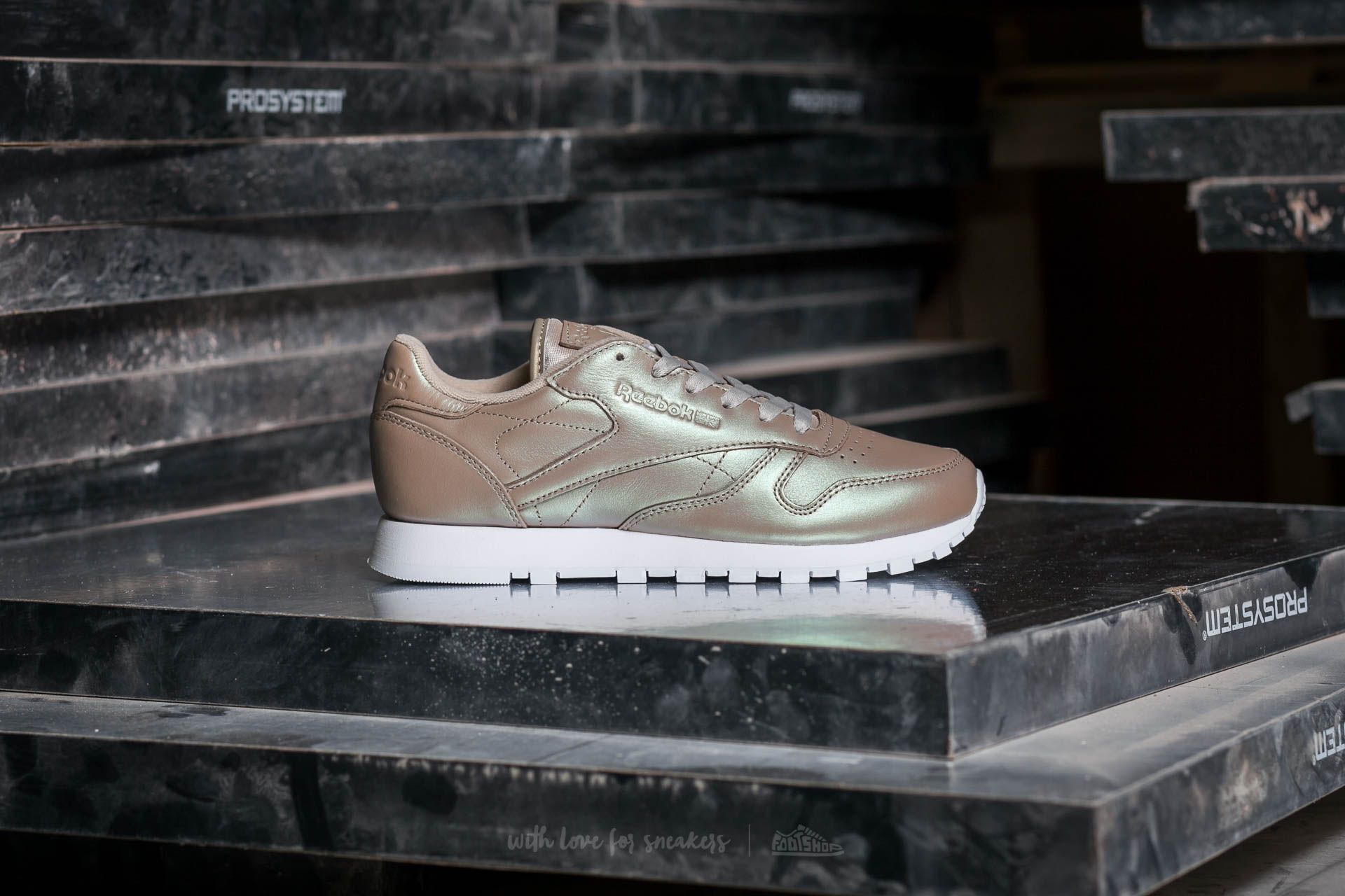Reebok pearlized sale white