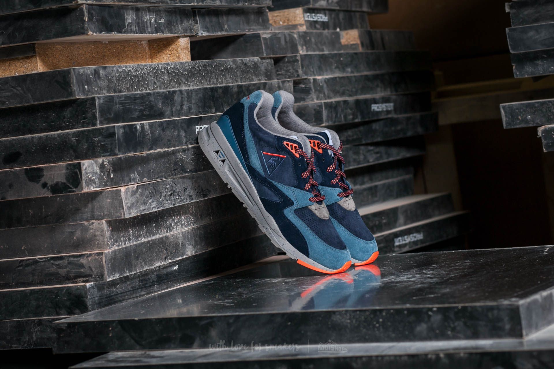 Low tops Le Coq Sportif R 800 90 S Outdoor Dress Blue Tigerl
