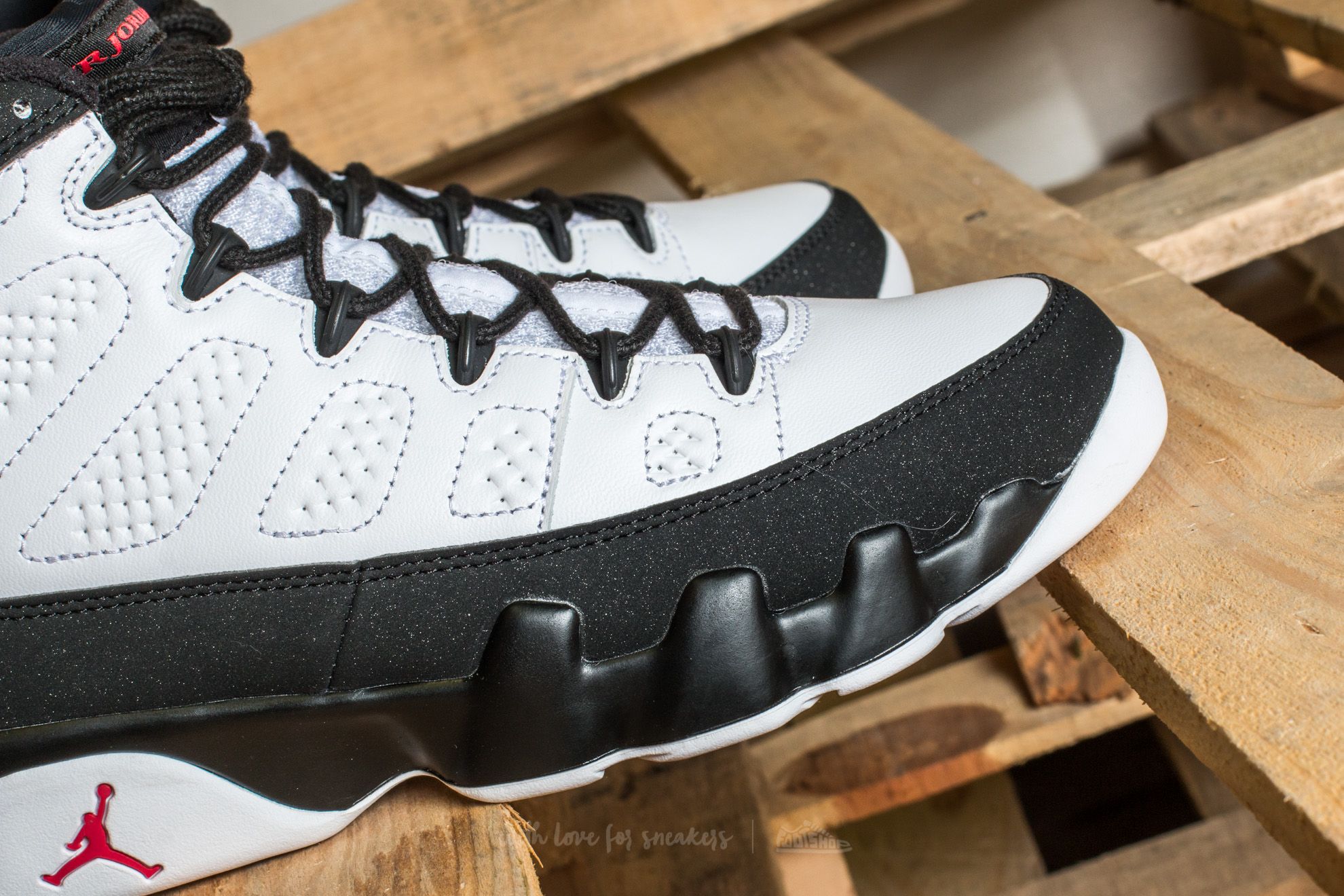 Jordan retro 9 shop black and white