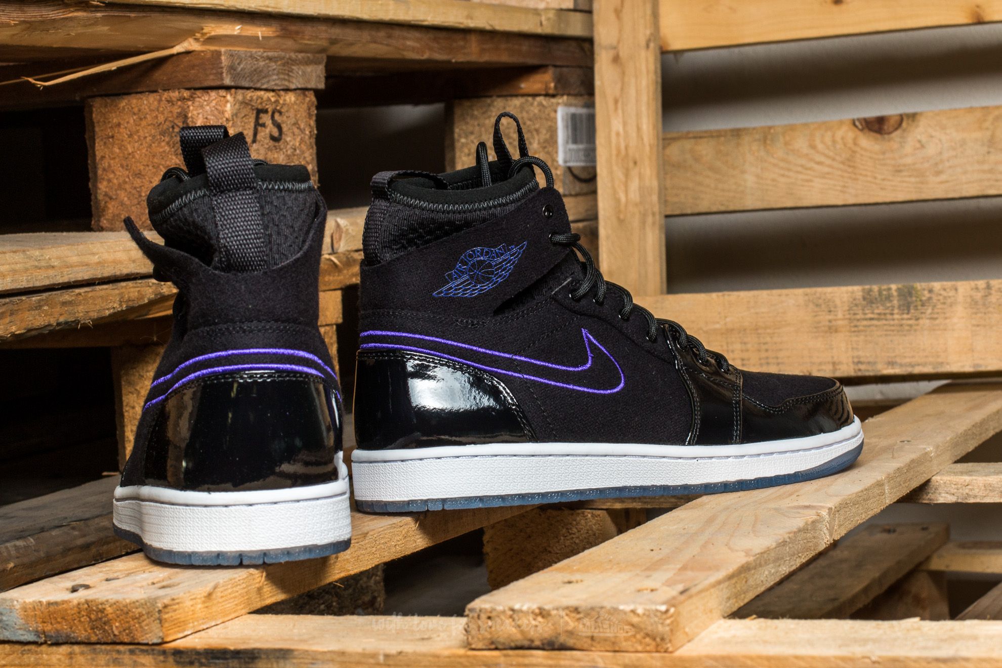 jordan 1 retro ultra high black white