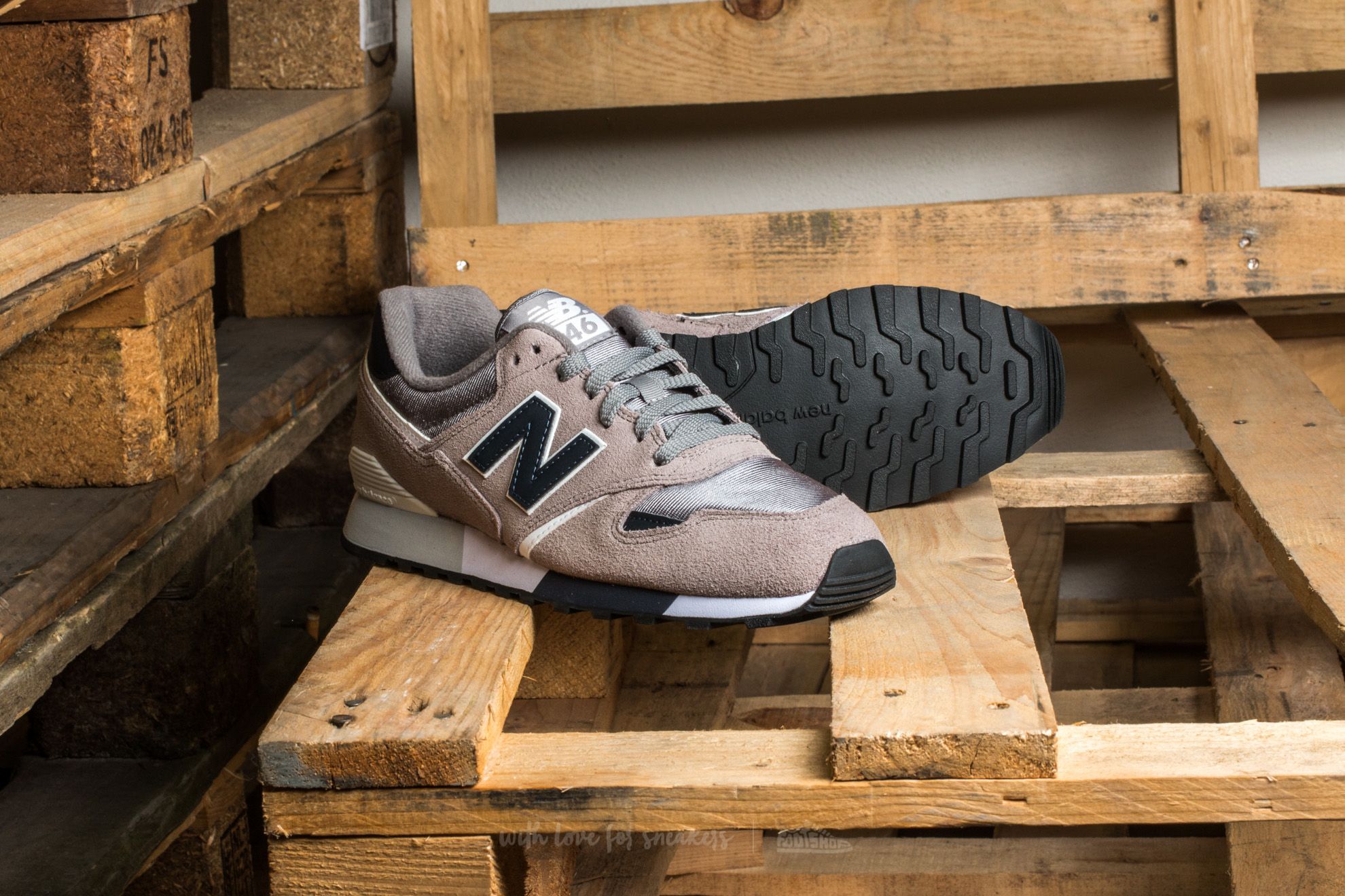 New balance 446 schwarz hotsell