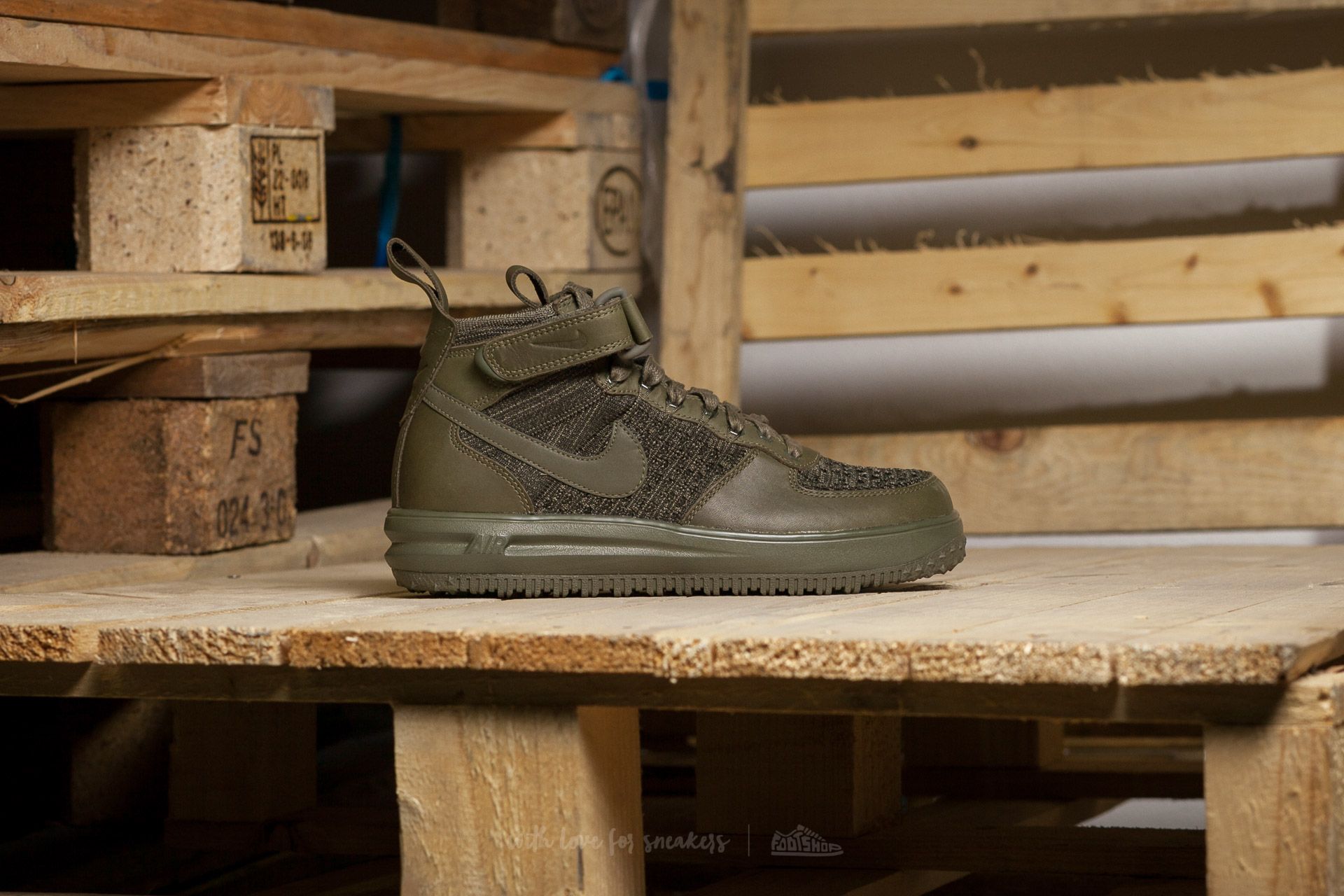 Naisten kengät Nike W Lunar Force 1 Flyknit Workboot Medium Olive/ Medium Olive
