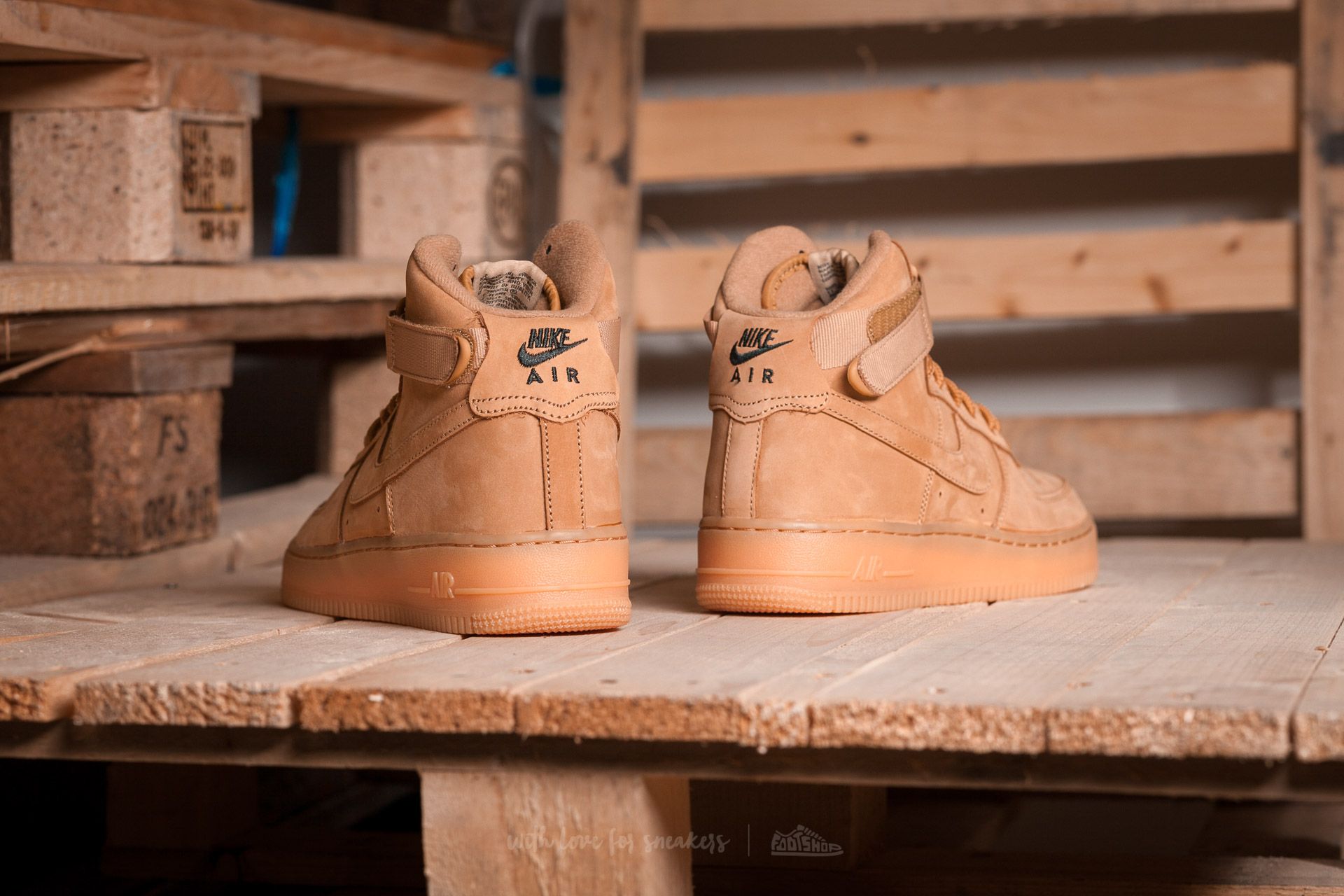 Női cipők Nike Air Force 1 High LV8 (GS) Flax/ Flax-Outdoor Green