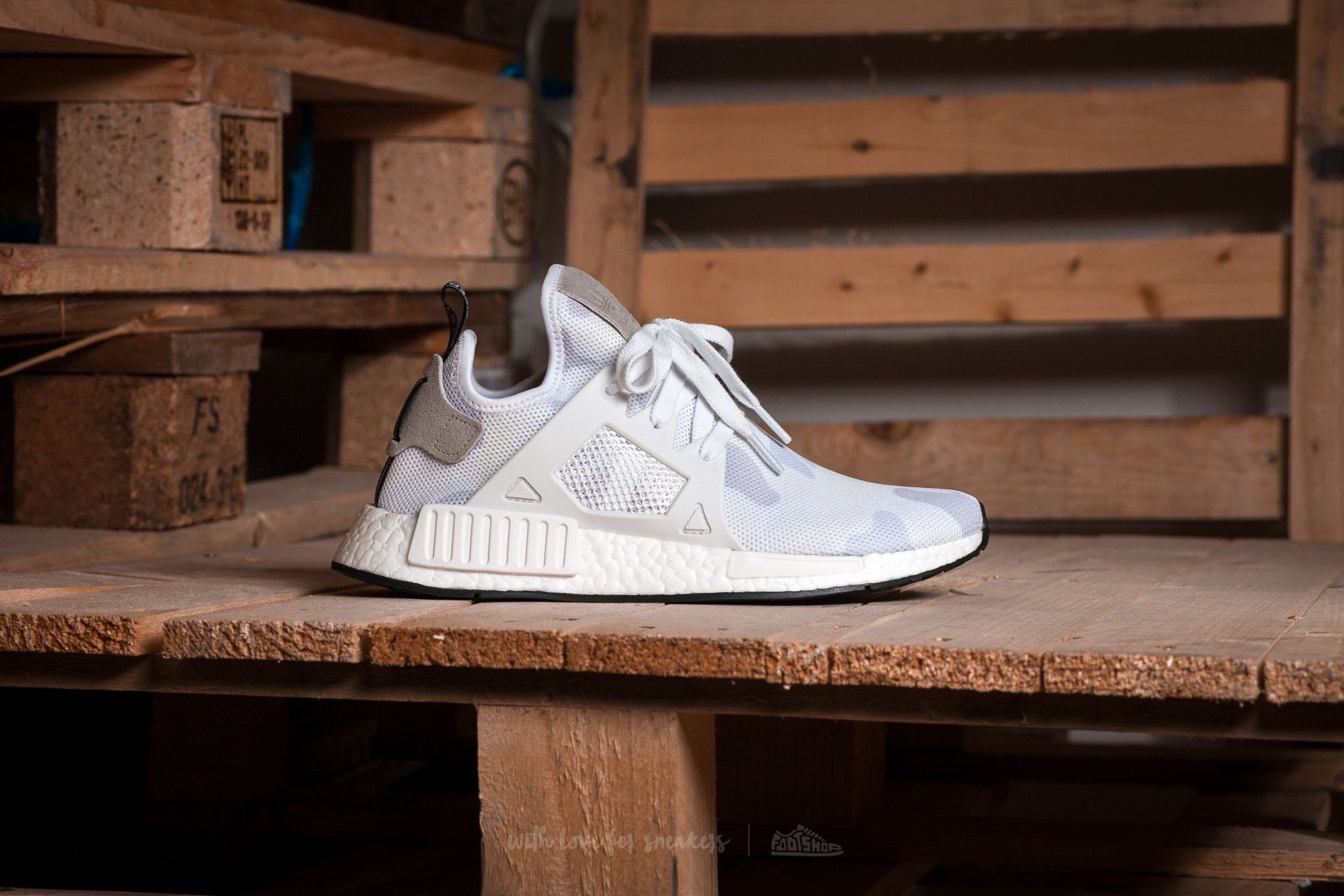 Chaussures et baskets homme adidas NMD XR1 Ftw White Core Black Footshop