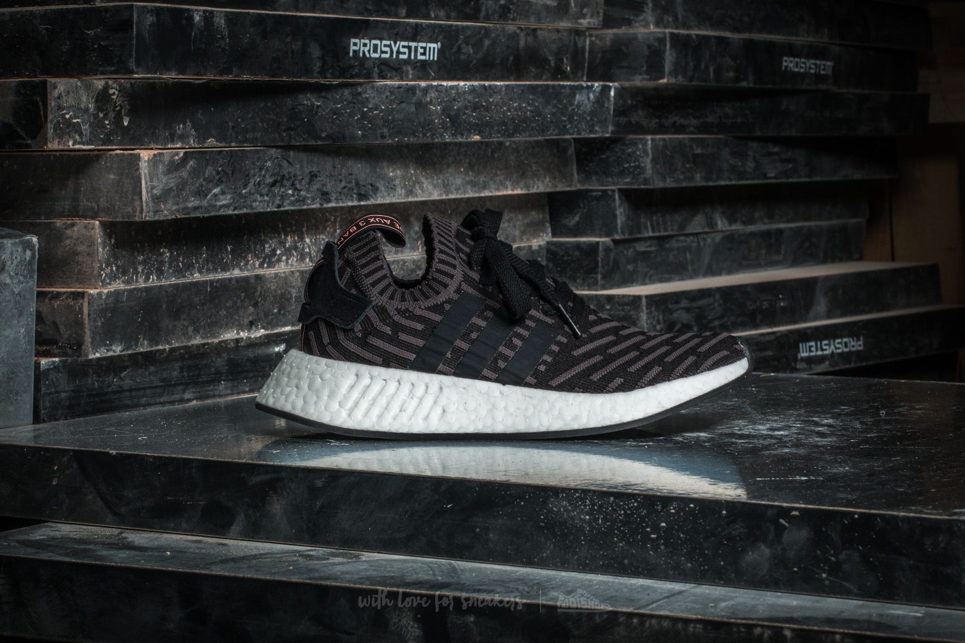 Nmd r2 pk online w utility black
