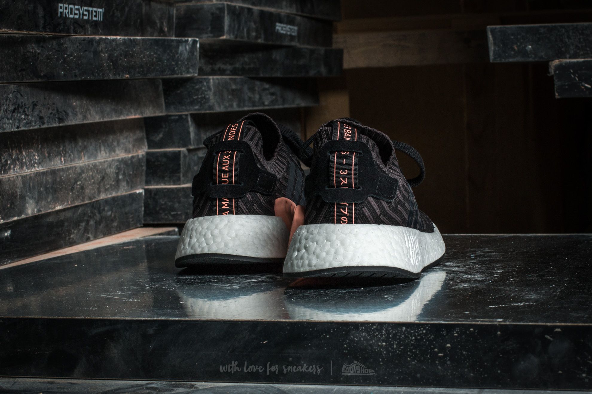 Dámske topánky a tenisky adidas NMD_R2 Primeknit W Utility Black/ Core Black/ Ftw White