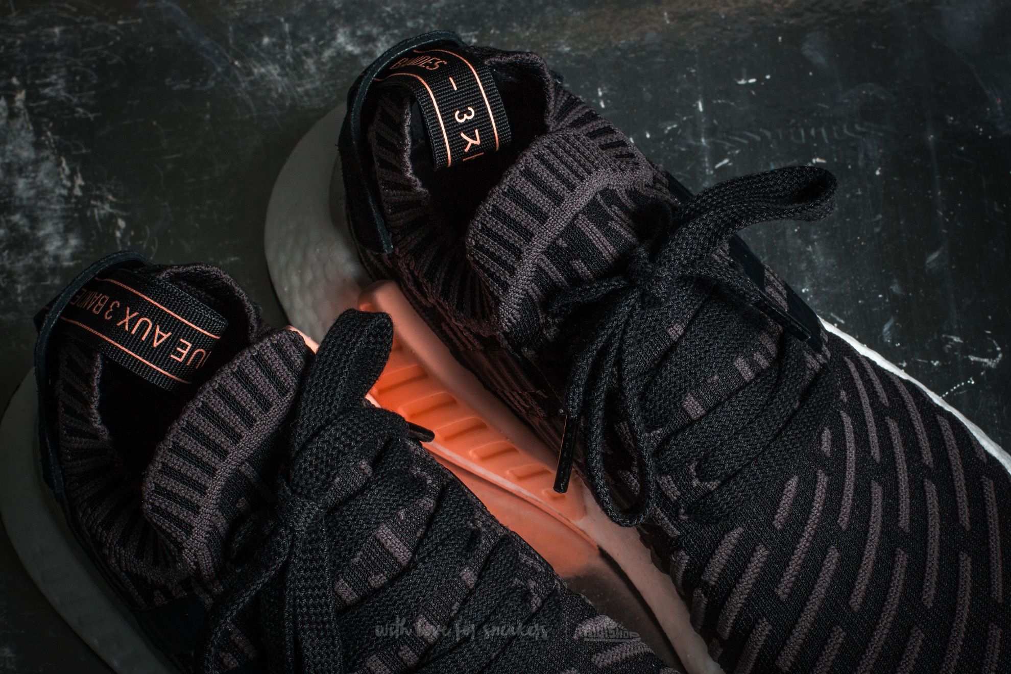 Adidas nmd store r1 utility black