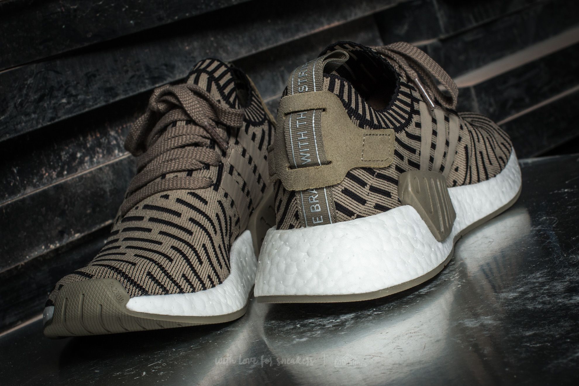 Nmd r2 olive orders cargo