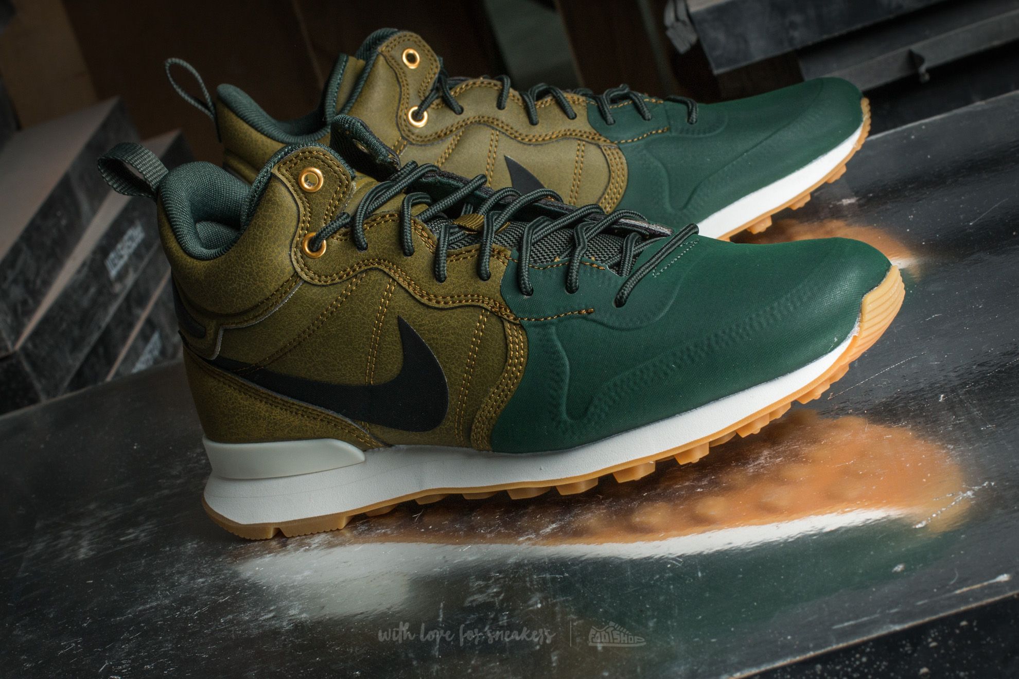 Nike internationalist olive herren discount