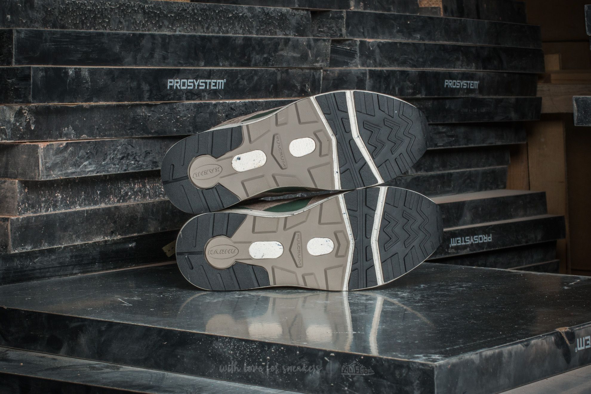 Meeste kingad Karhu Fusion 2.0 Suede-Brindle/ Blasam Green/ Thyme
