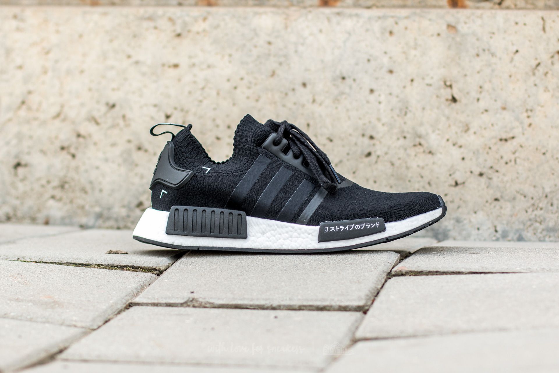 Adidas originals nmd hotsell r1 primeknit black