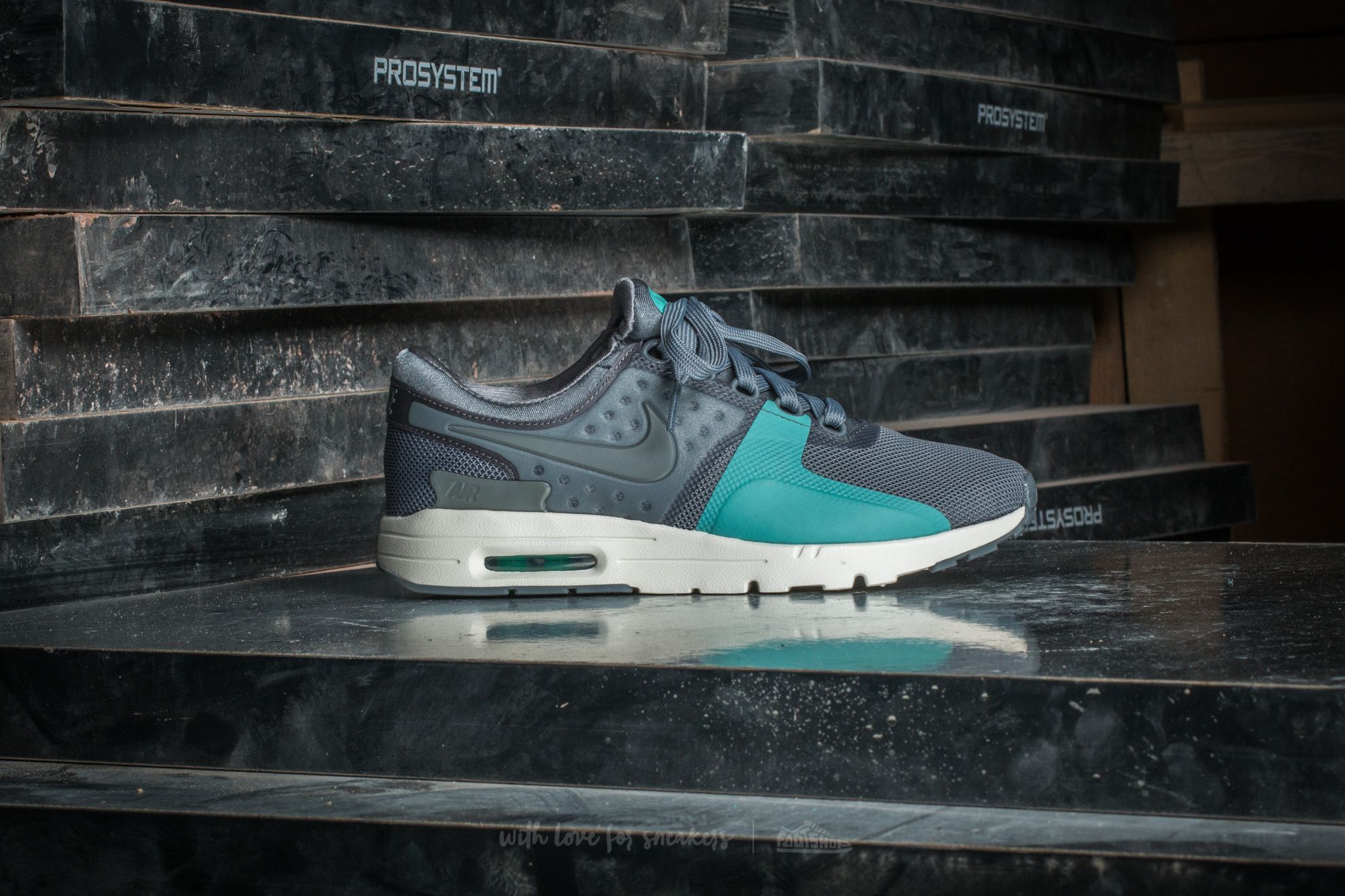 Air max zero w hotsell