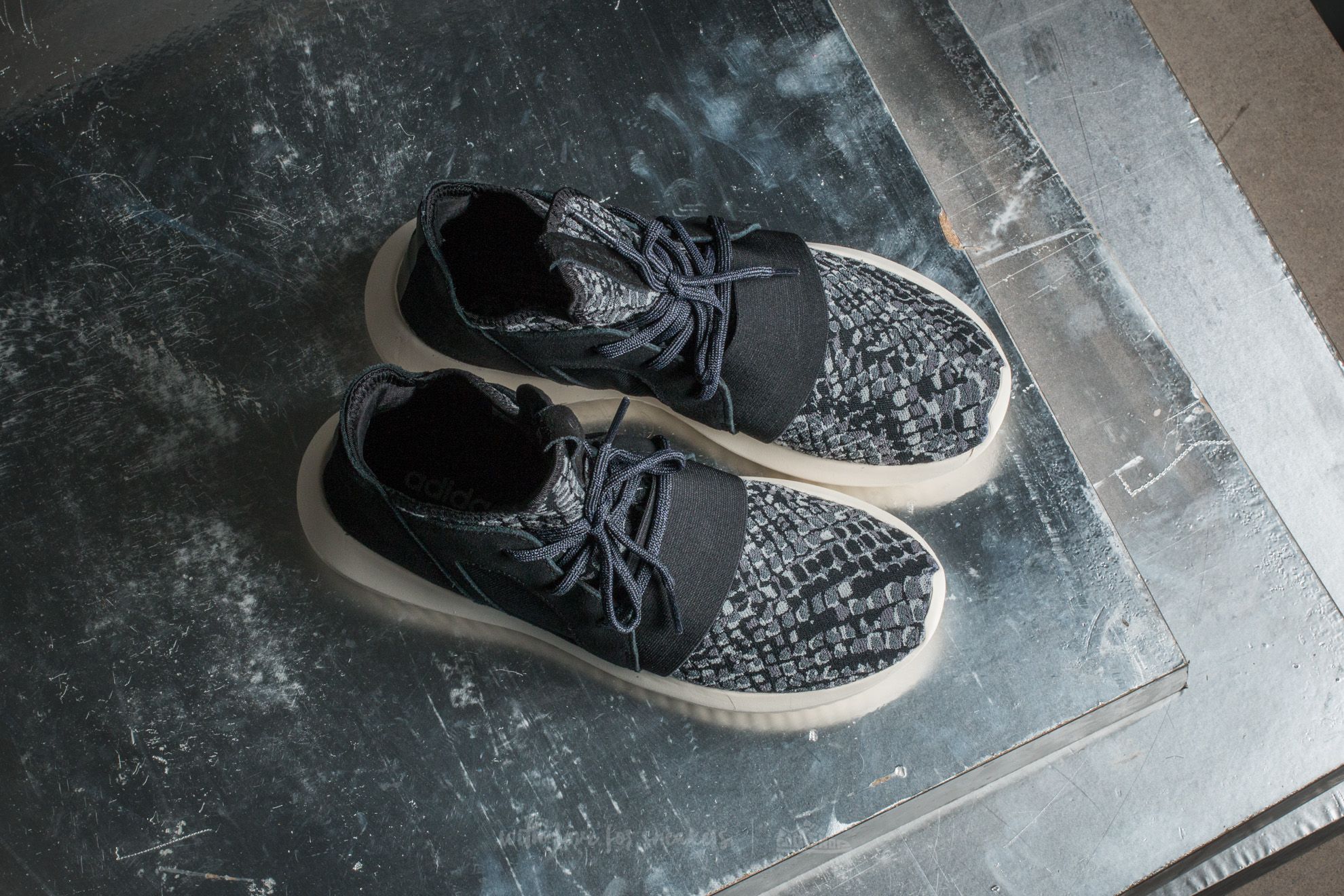 Scarpe donna adidas Tubular Defiant W Core Black/ Core Black/ Core White