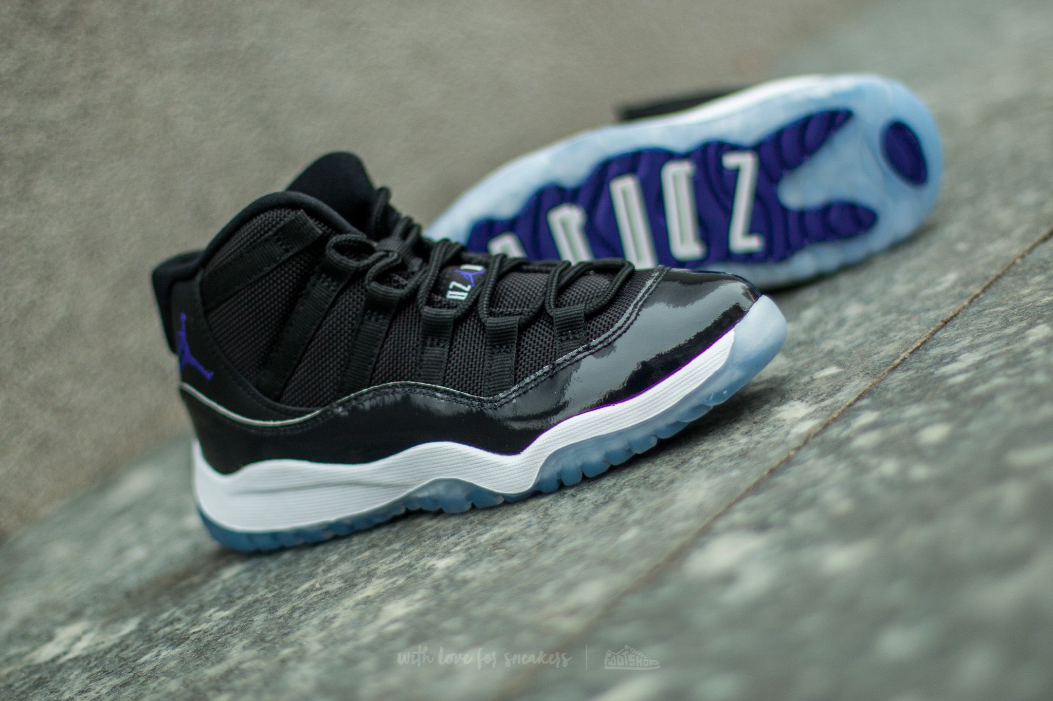 Space jam hot sale jordans kids