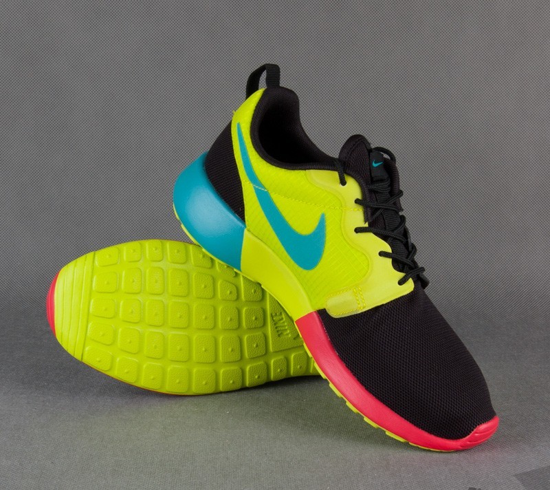 Schoenen Nike WMNS Rosherun Hyp Black/Black-Trb Green