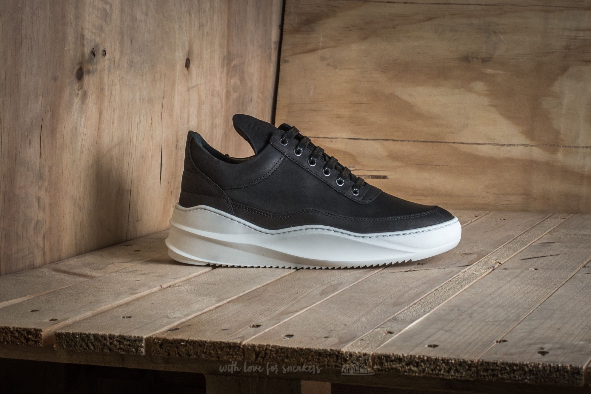 Filling pieces low sky seam trainers discount