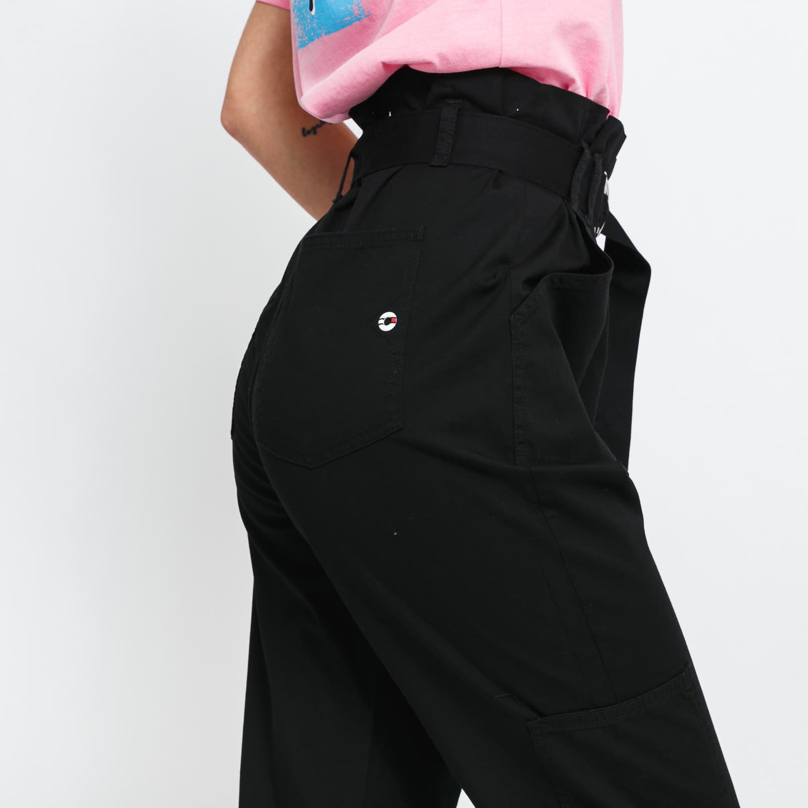 Džíny a kalhoty TOMMY JEANS W Paperbag Cargo Pant Black