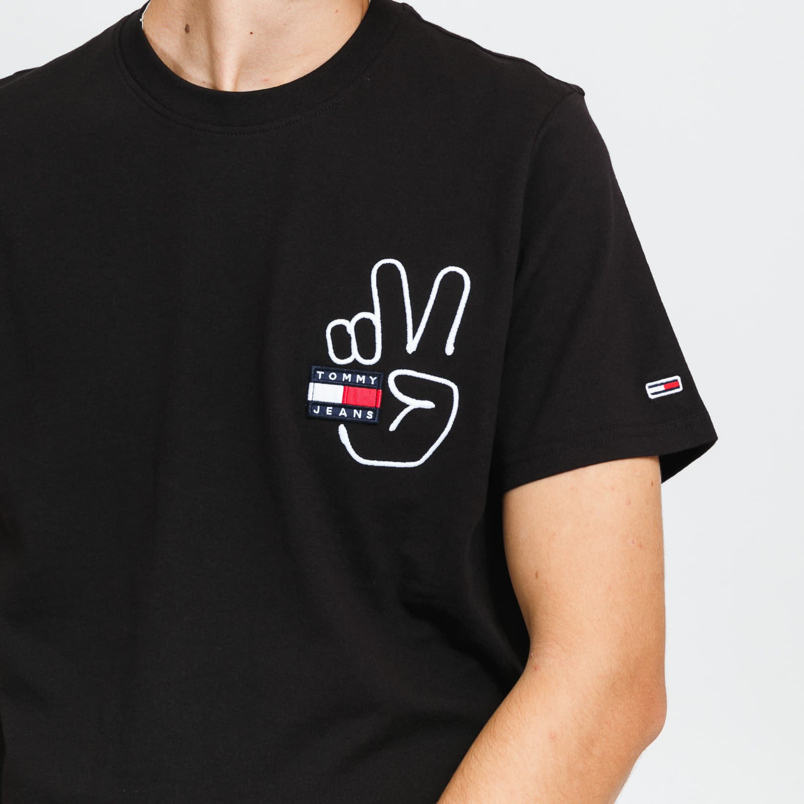 Magliette TOMMY JEANS M Peace Badge Graphic Tee Black