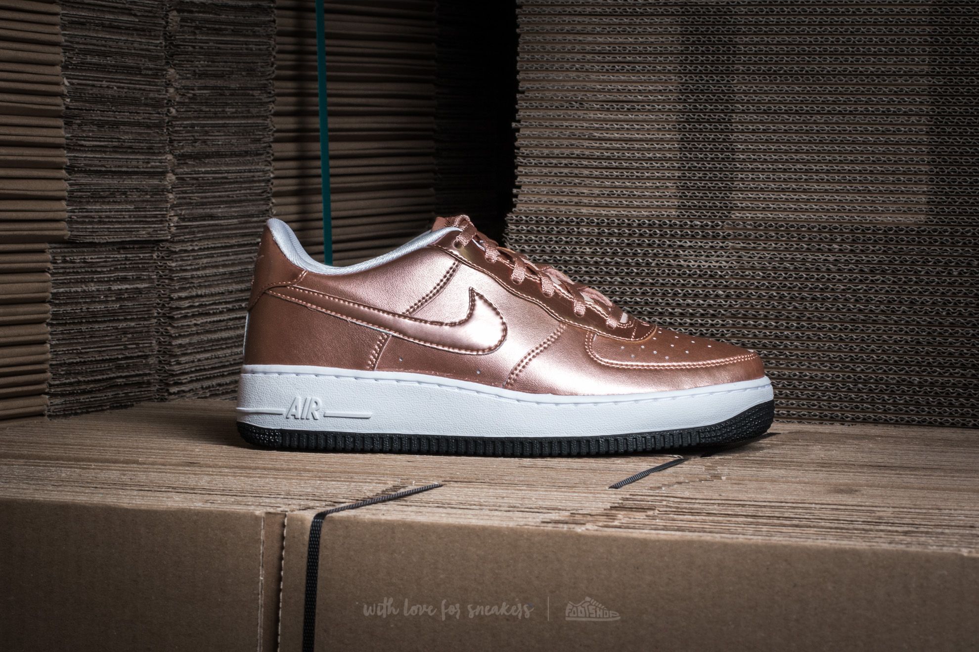 Nike air force sales 1 metallic red bronze