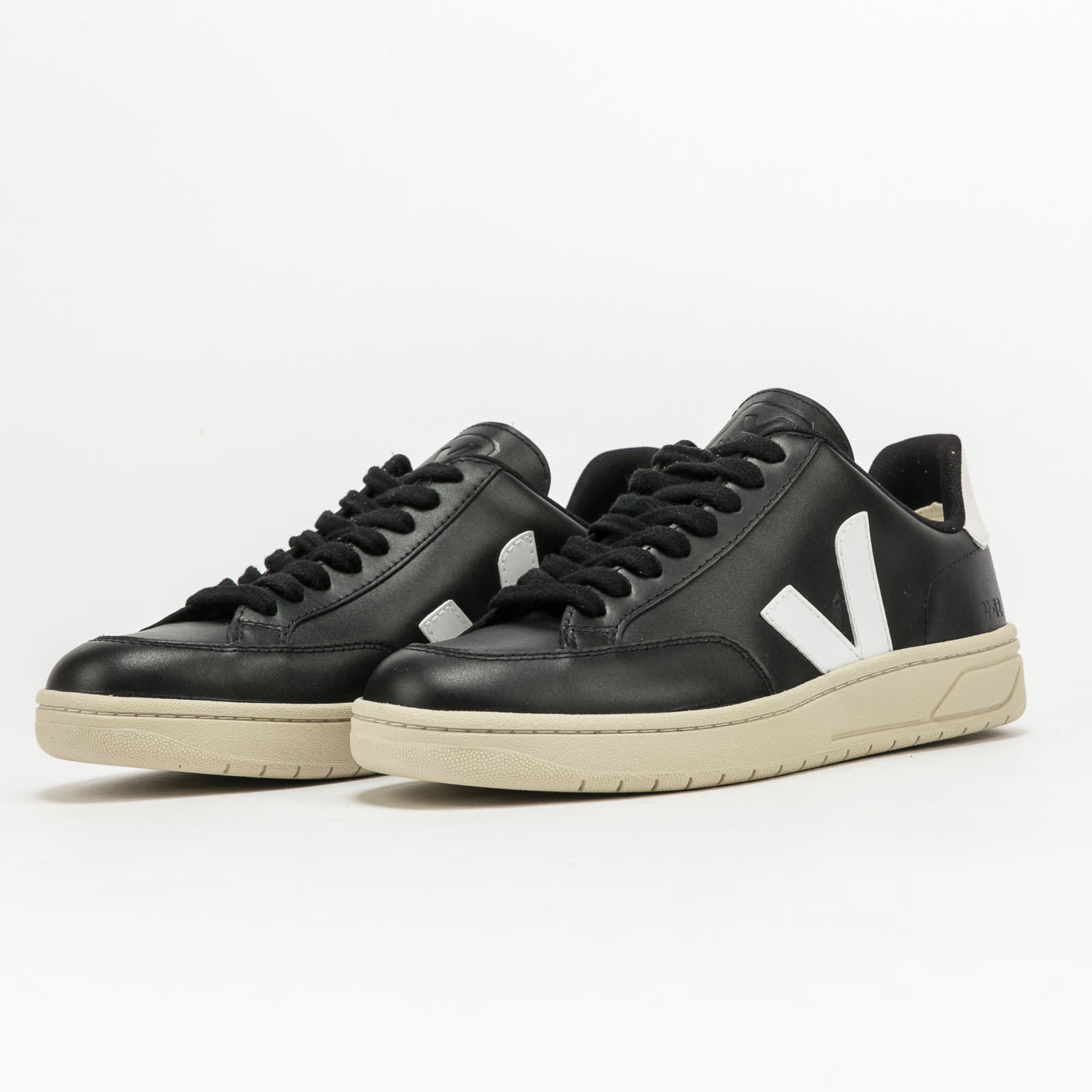 Férfi cipők Veja V-12 Leather Black/ White