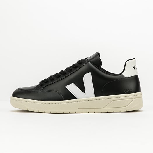 Veja v12 hotsell extra white black