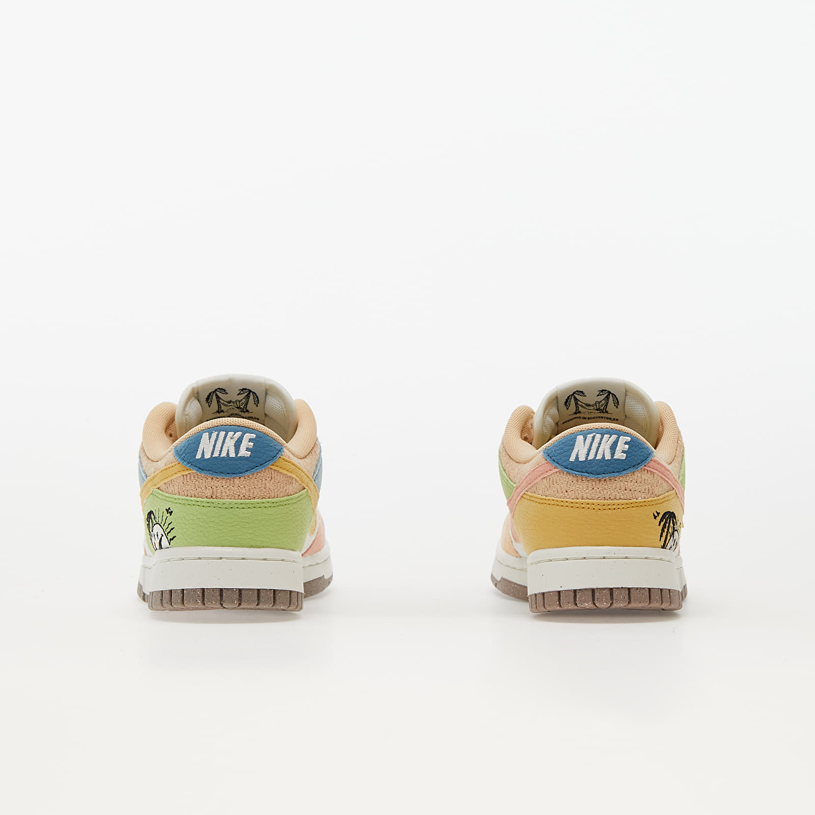 Scarpe donna Nike W Dunk Low SE Sail/ Sanded Gold-Lt Madder Root