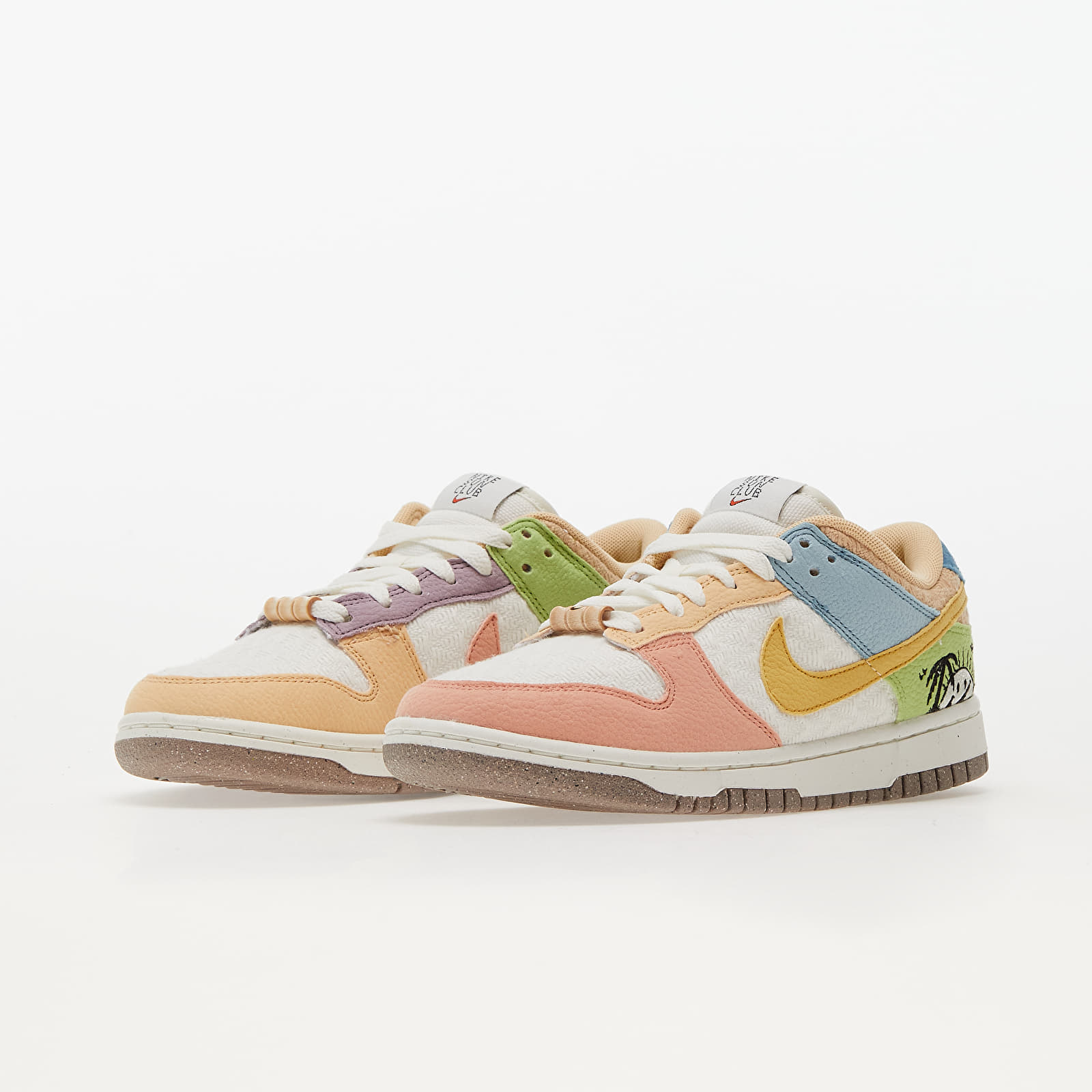 Scarpe donna Nike W Dunk Low SE Sail/ Sanded Gold-Lt Madder Root