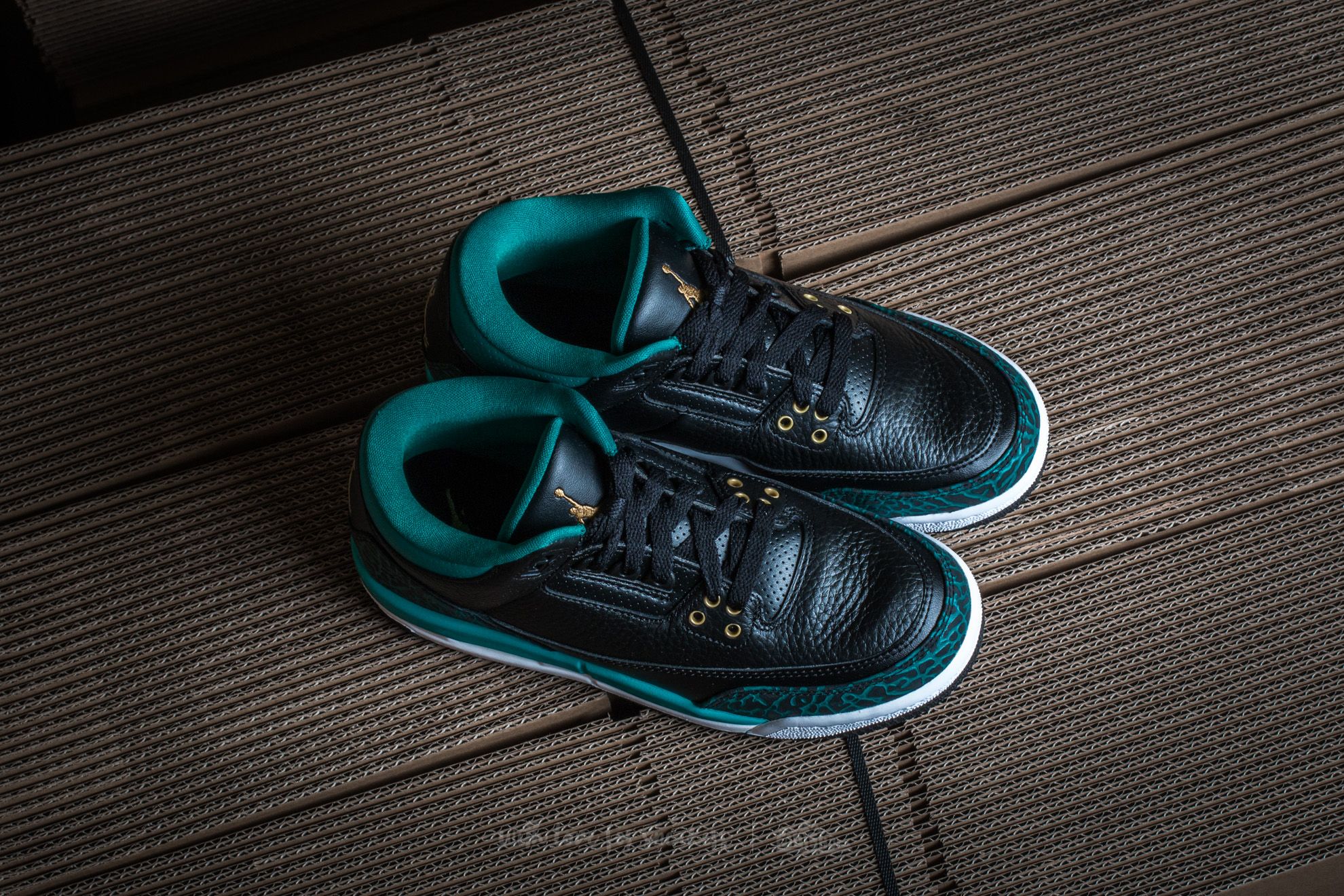 Moteriška avalynė Air Jordan 3 Retro (GS) Black/ Metallic Gold-Rio Teal