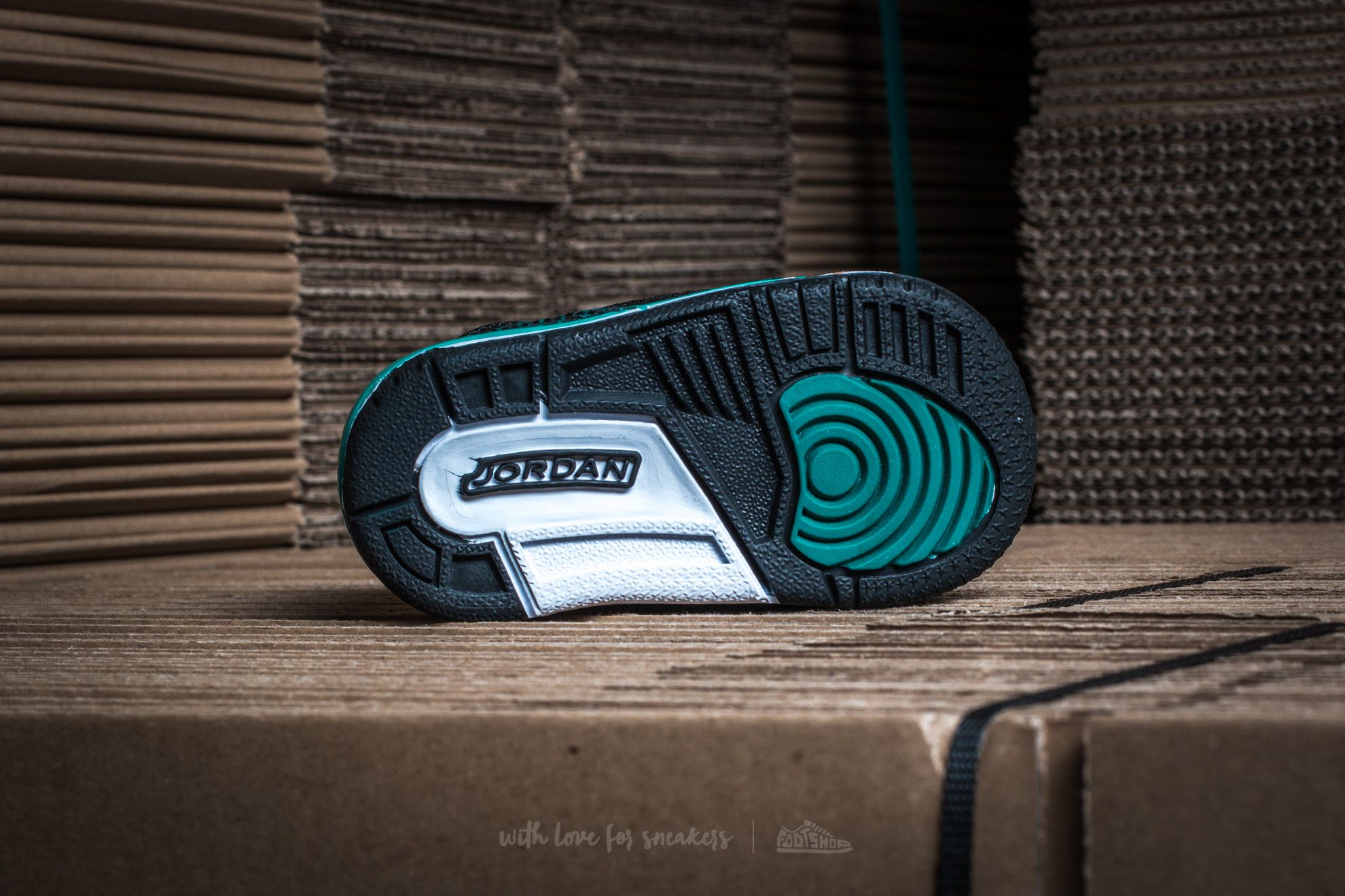 Buty dziecięce Jordan 3 Retro GT Black/ Metallic Gold-Rio Teal-White