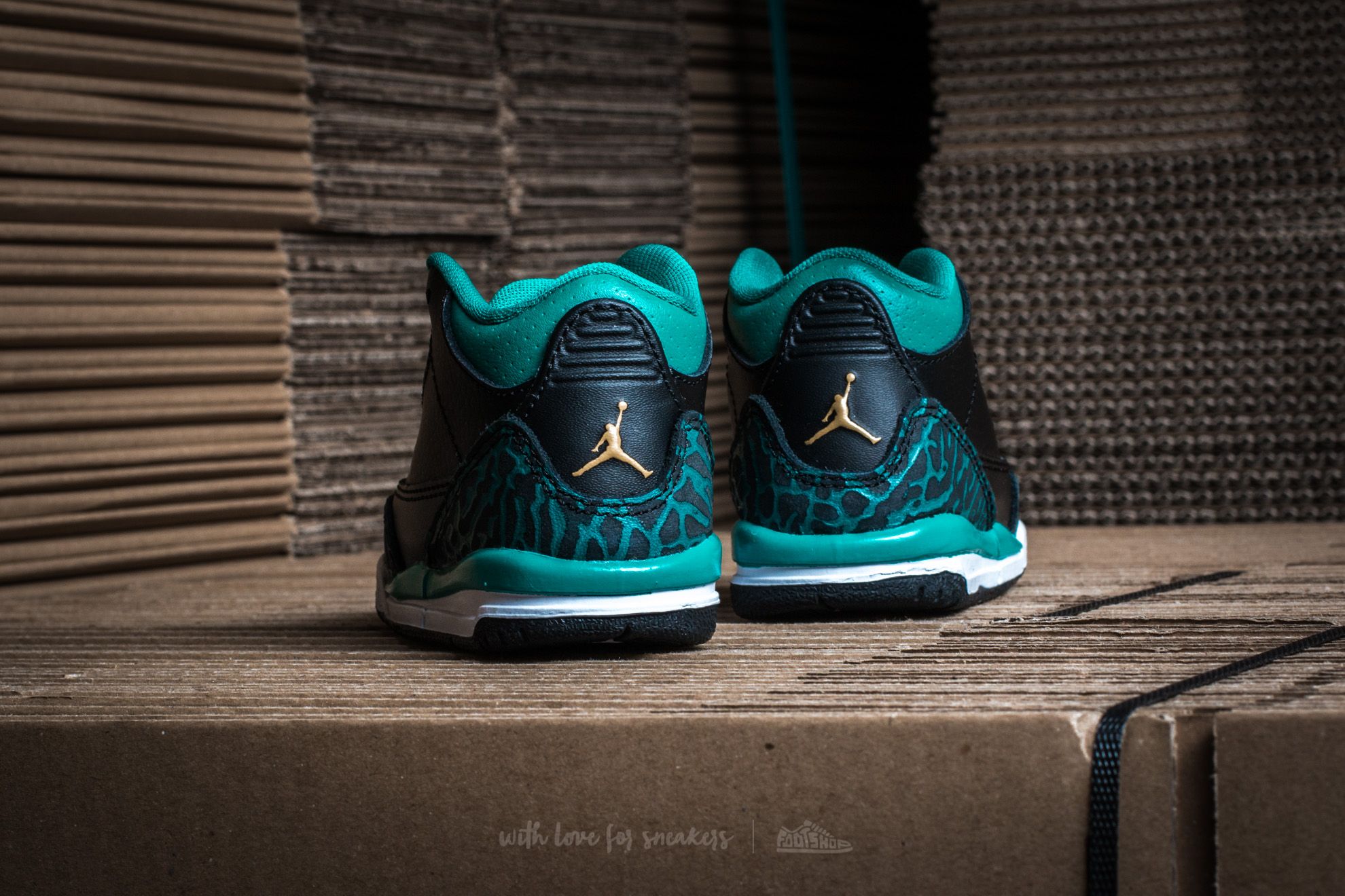 Buty dziecięce Jordan 3 Retro GT Black/ Metallic Gold-Rio Teal-White