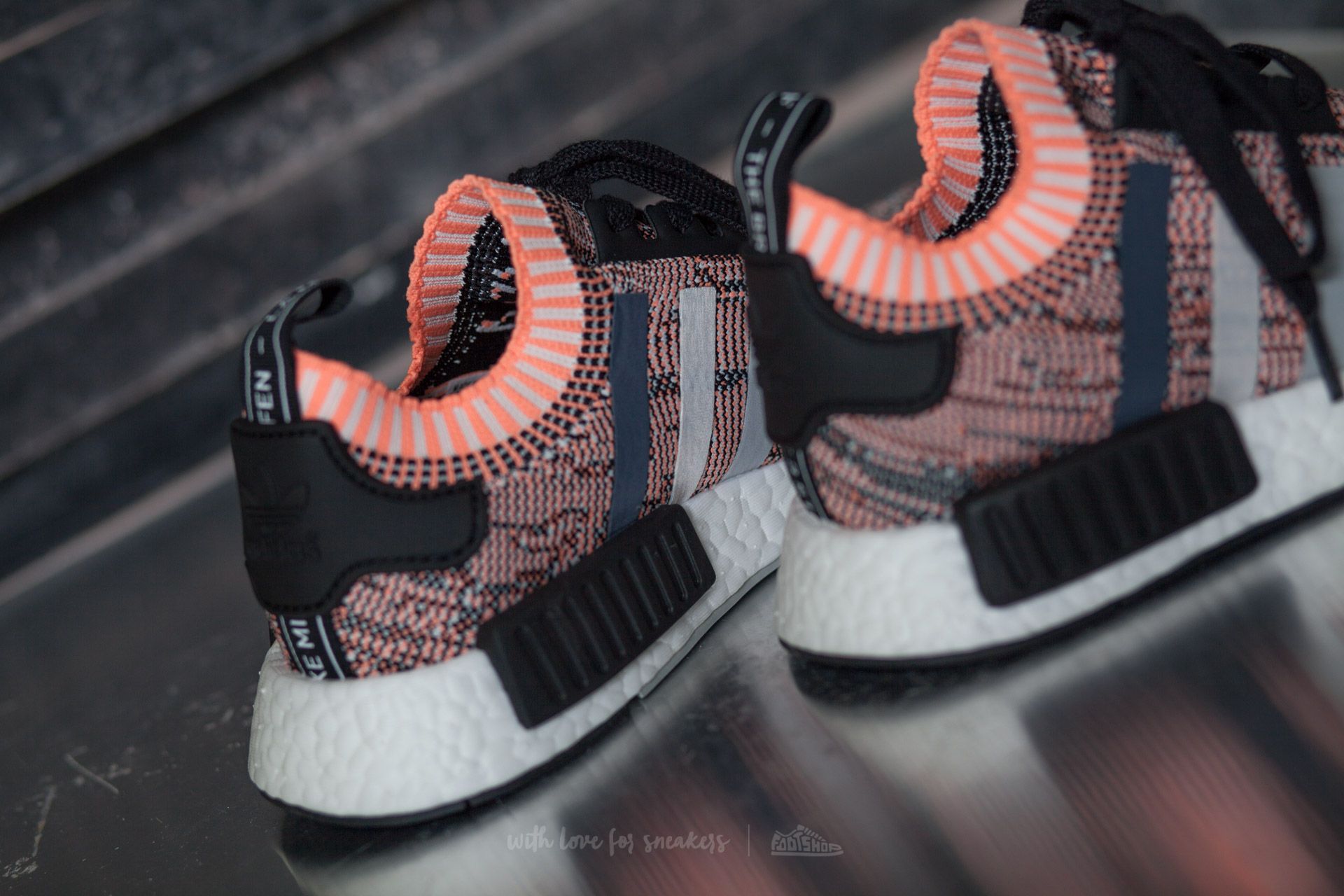 Kengät adidas NMD_R1 W Primeknit Core Black/ Clear Onix/ Sun Glow