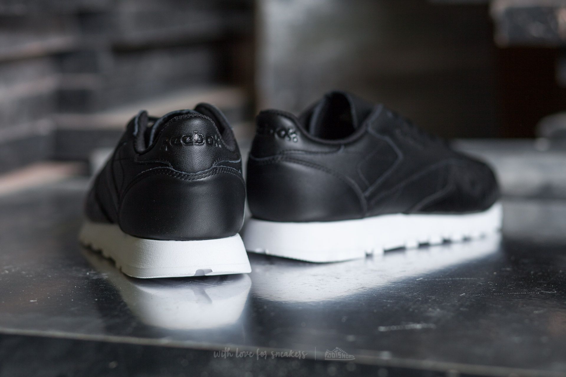 Reebok classic on sale leather hype metallic