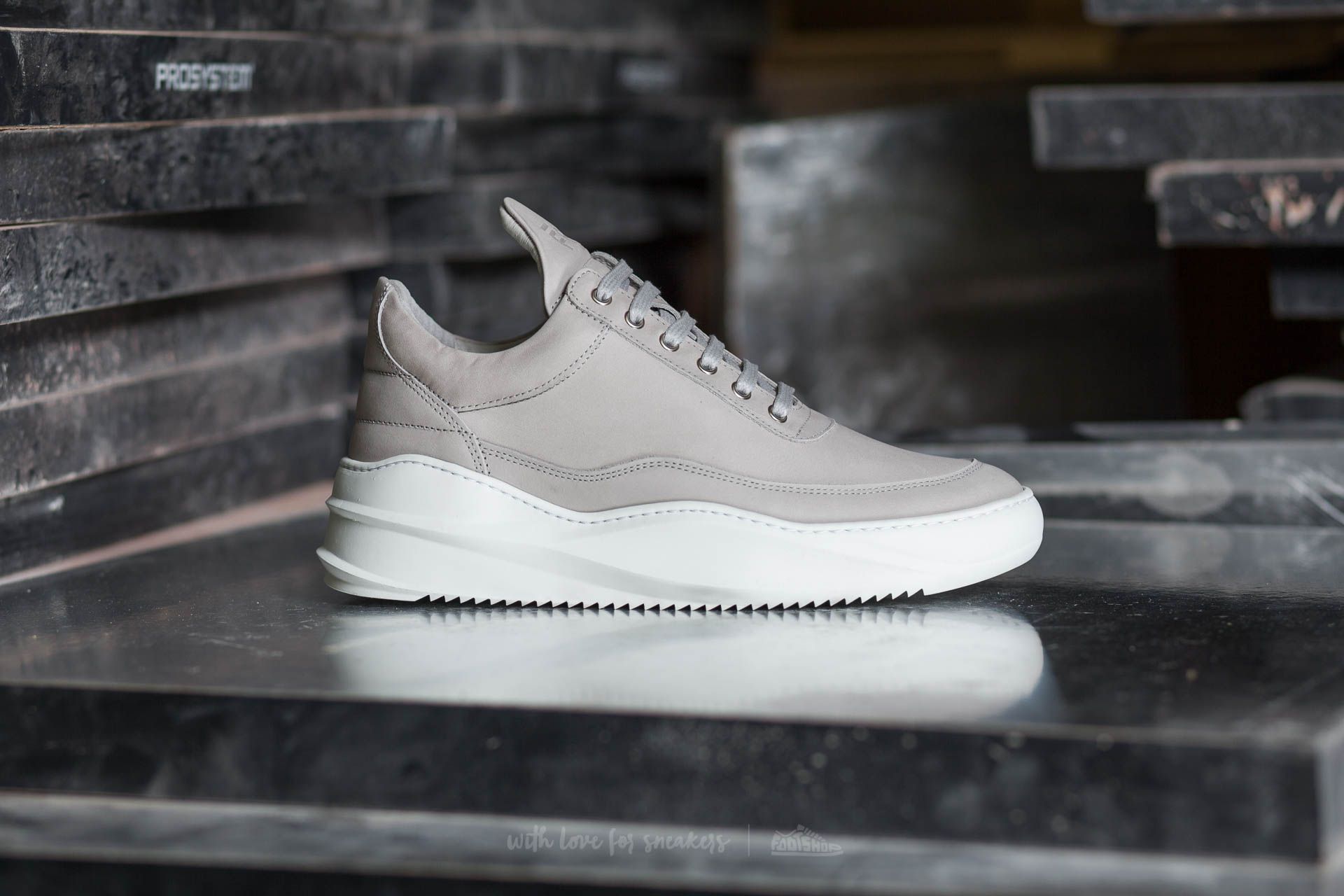 Filling pieces store low top sky