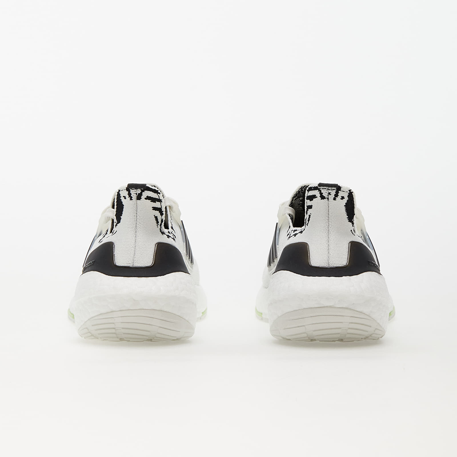 Meeste kingad adidas UltraBOOST 22 Non Dye/ Core Black/ Aluminium