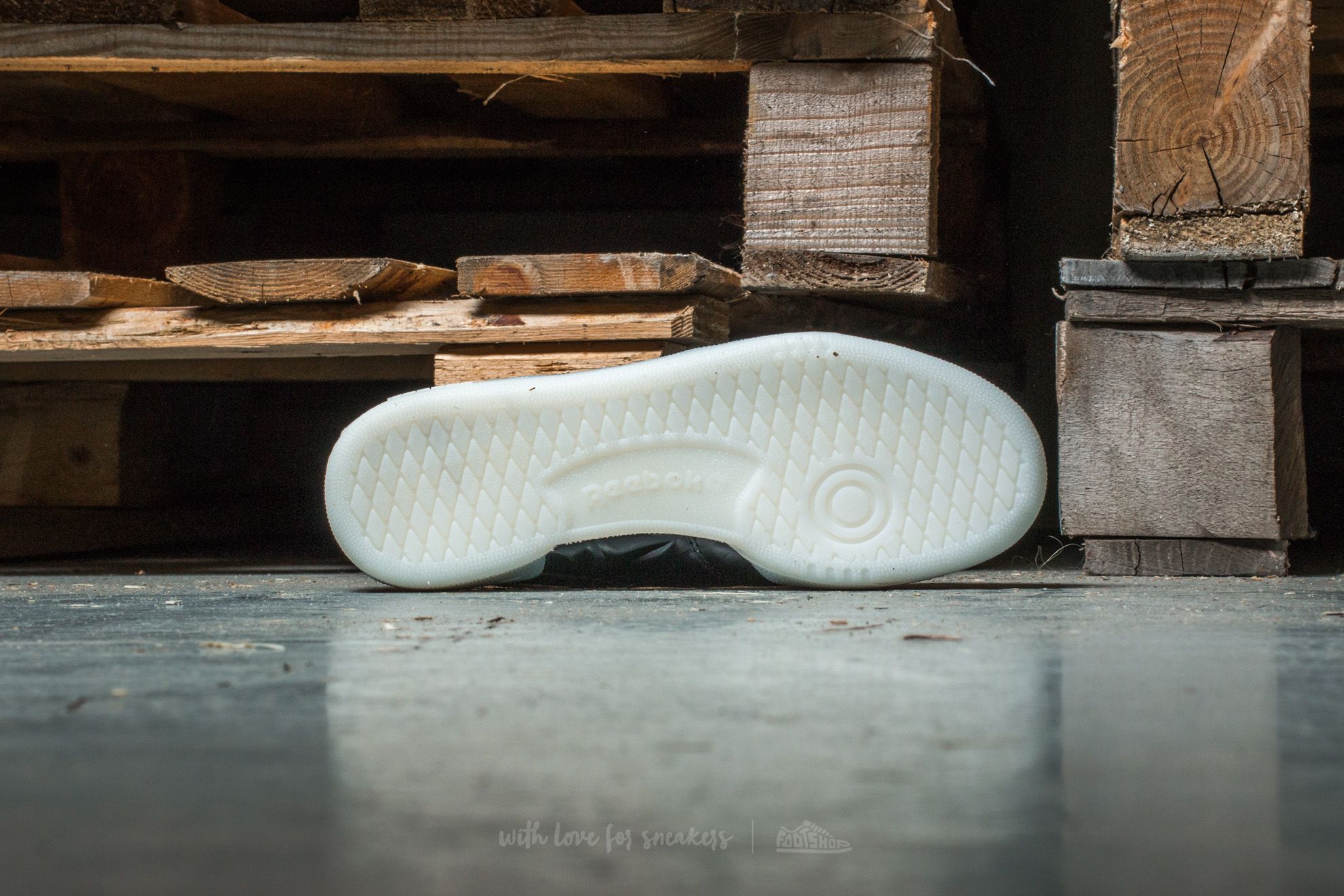 Zapatos Reebok Club C 85 Hyper Metallic Black/ White