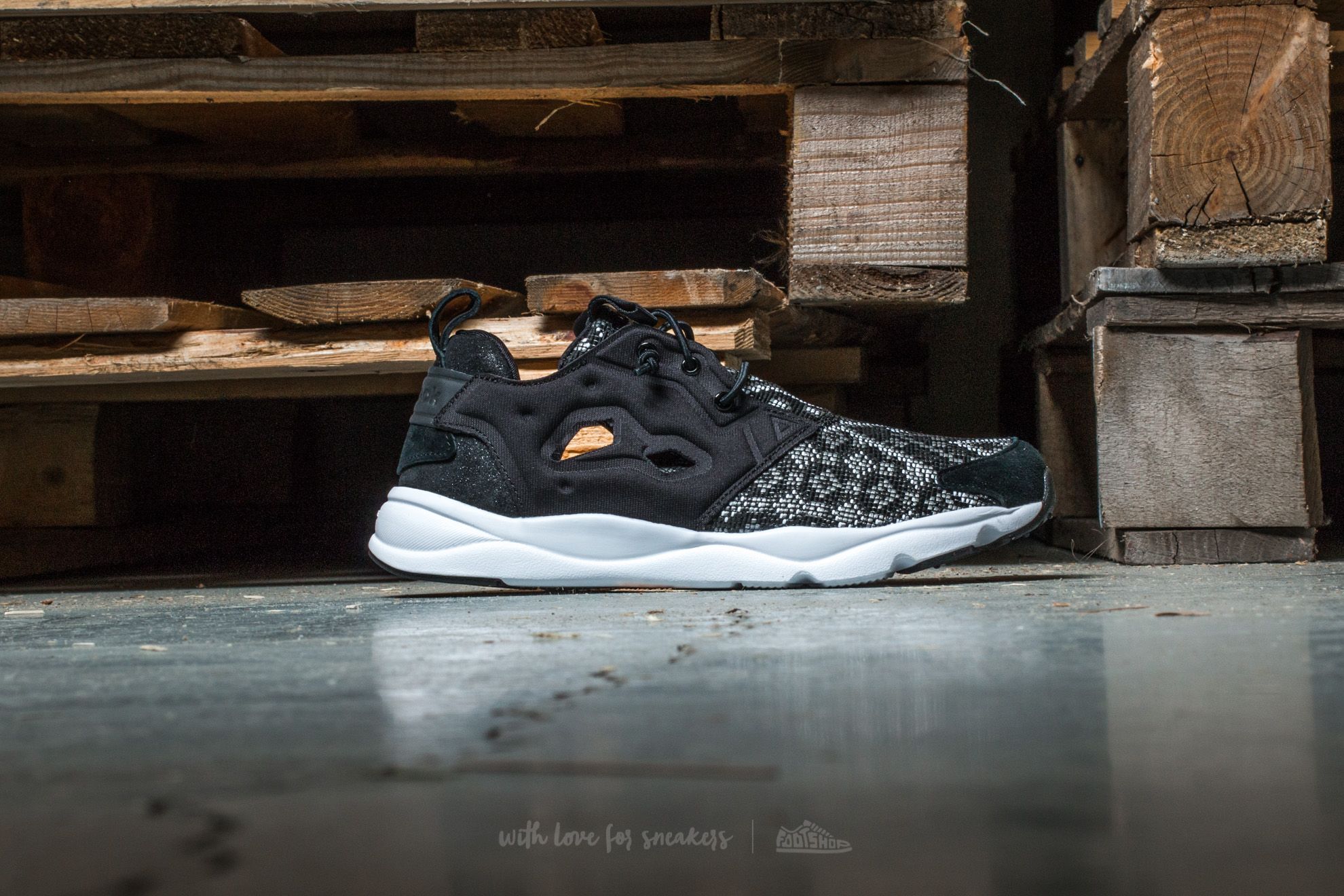 Zapatillas mujer Reebok Furylite GT Black/ White/ Shell Purple