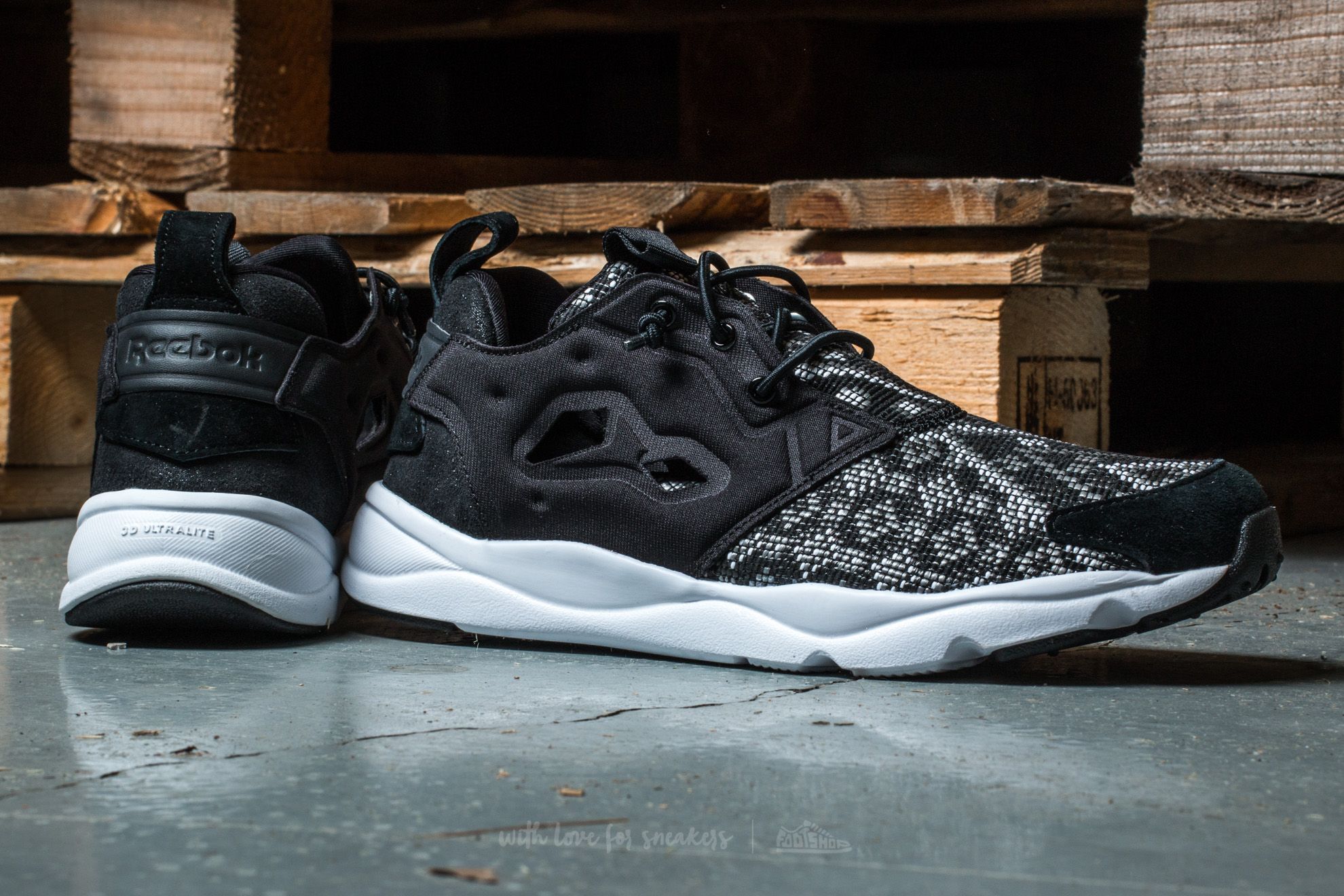 Zapatillas mujer Reebok Furylite GT Black/ White/ Shell Purple