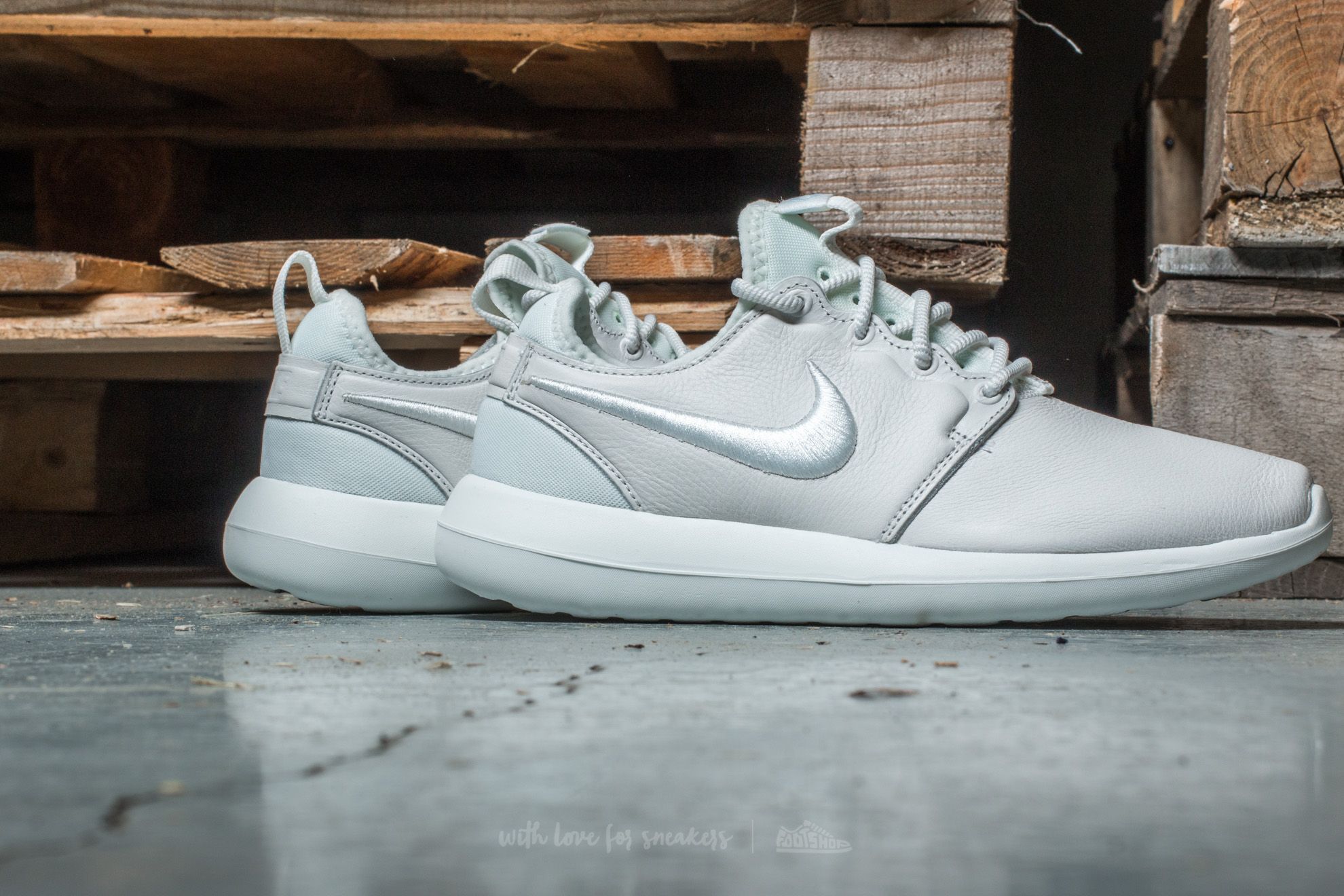 Dámské tenisky a boty Nike W Roshe Two SI Summit White/ Summit White