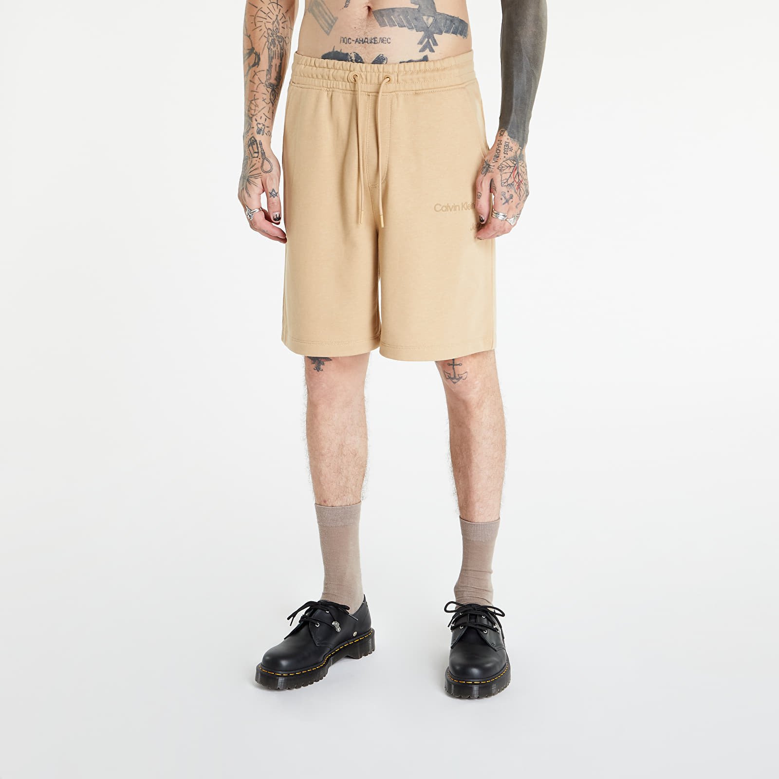 Pantaloni scurți Calvin Klein Jeans Disrupted Logo Hwk Shorts Tawny Sand