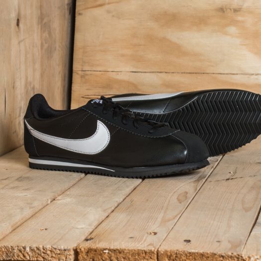 Nike cortez black sale sole