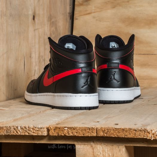 Air Jordan 1 Mid BG
