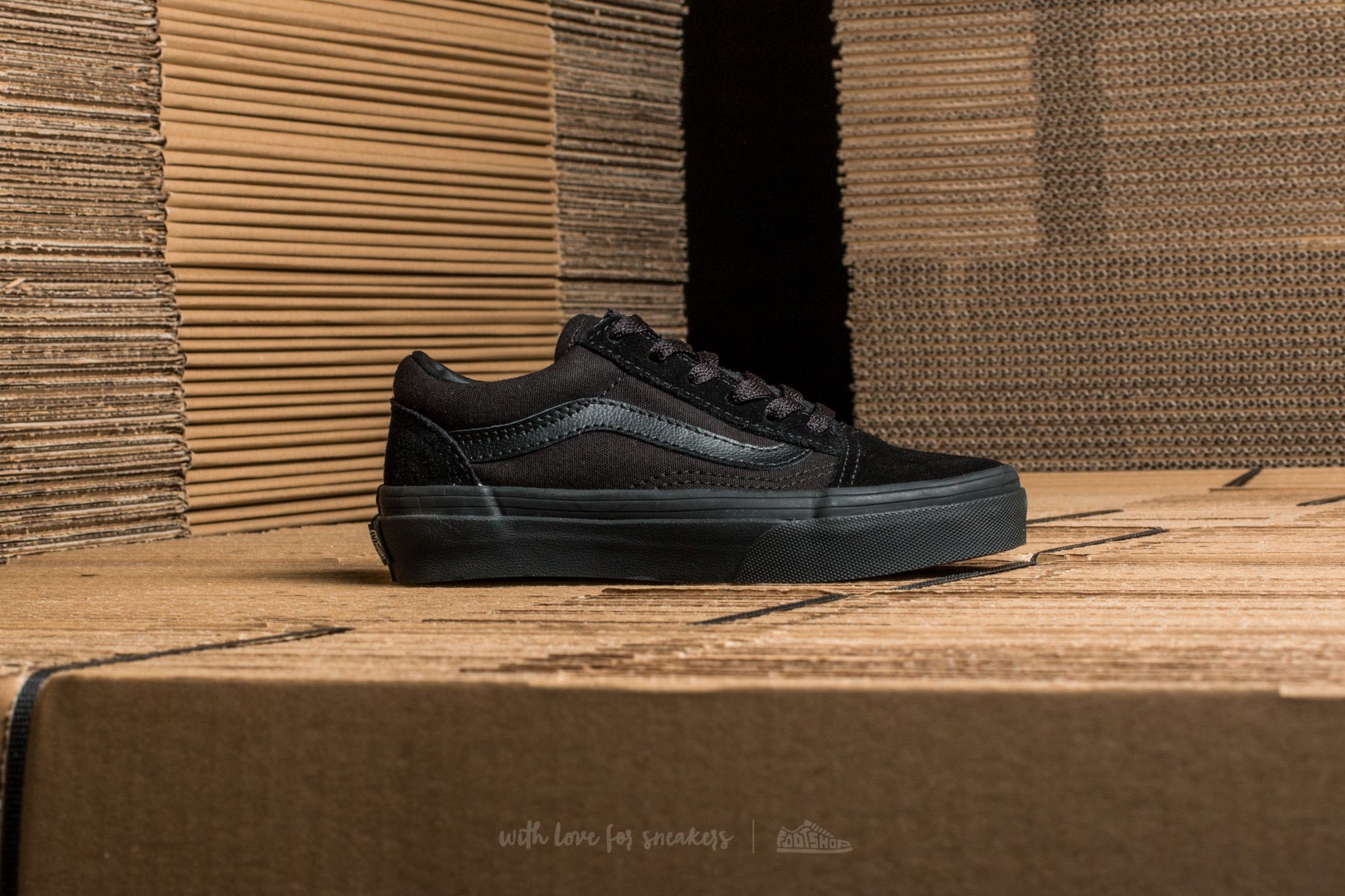 Vans old skool black cheap jabong