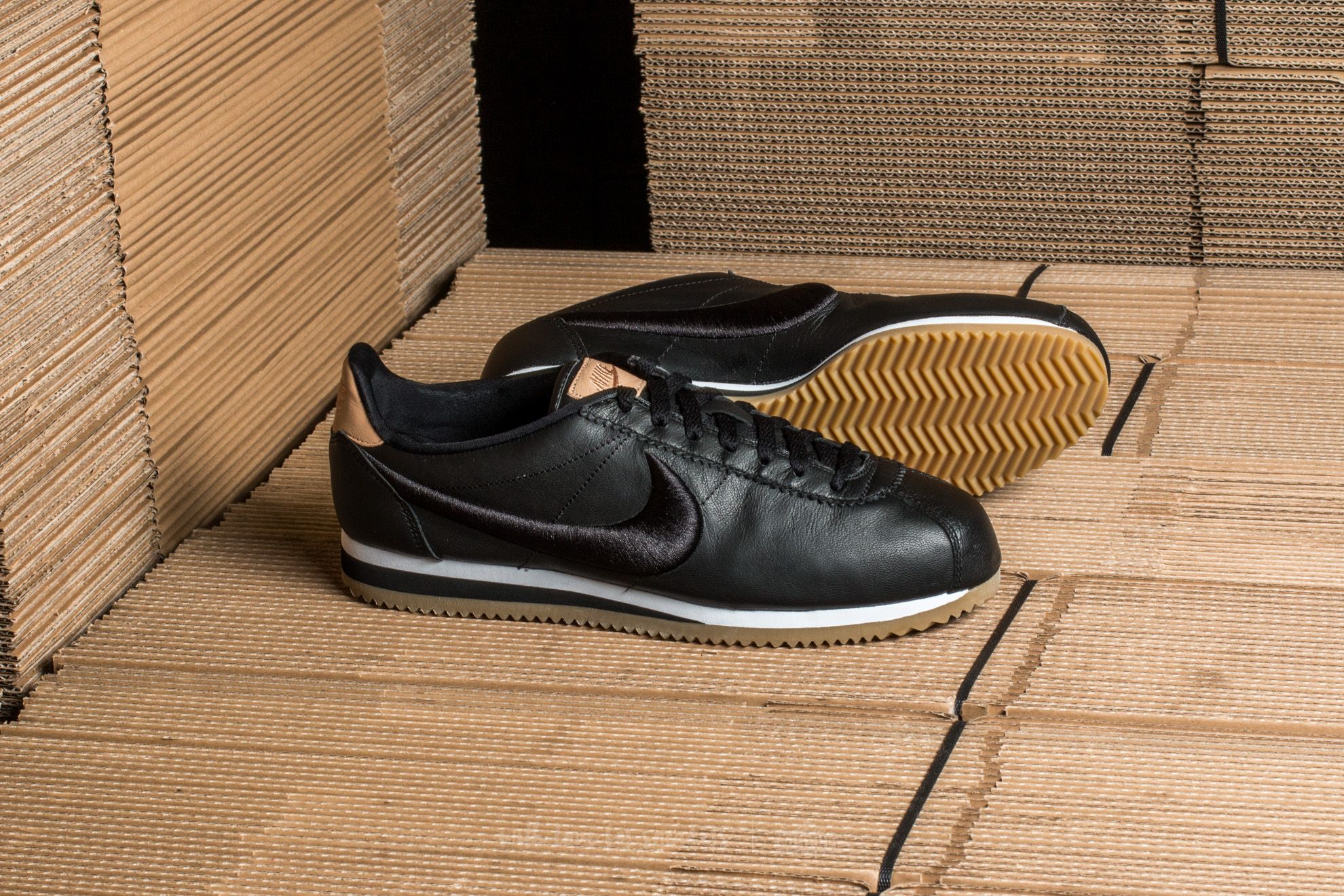 Leather on sale nike cortez