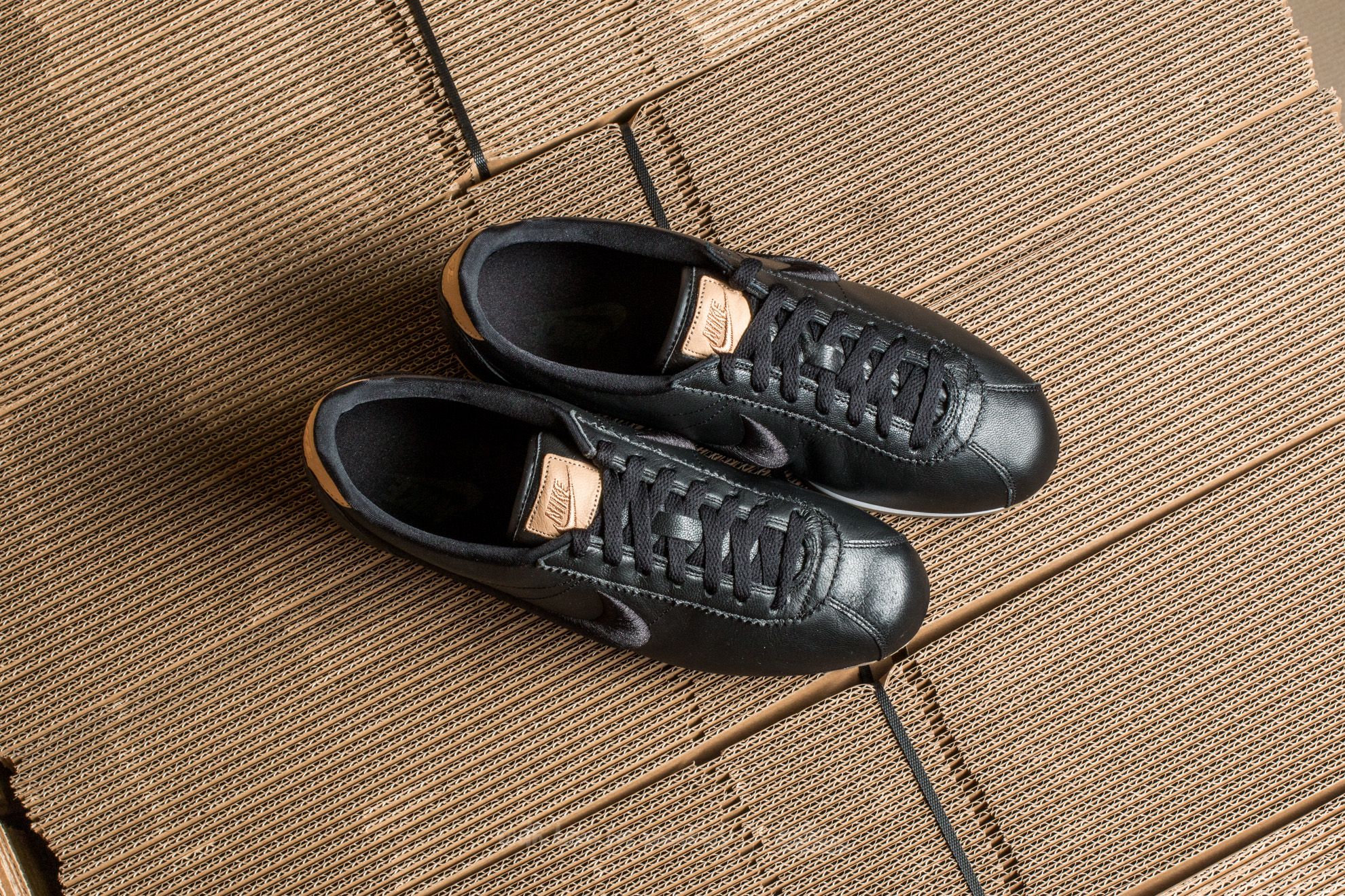 Nike cortez hotsell premium leather